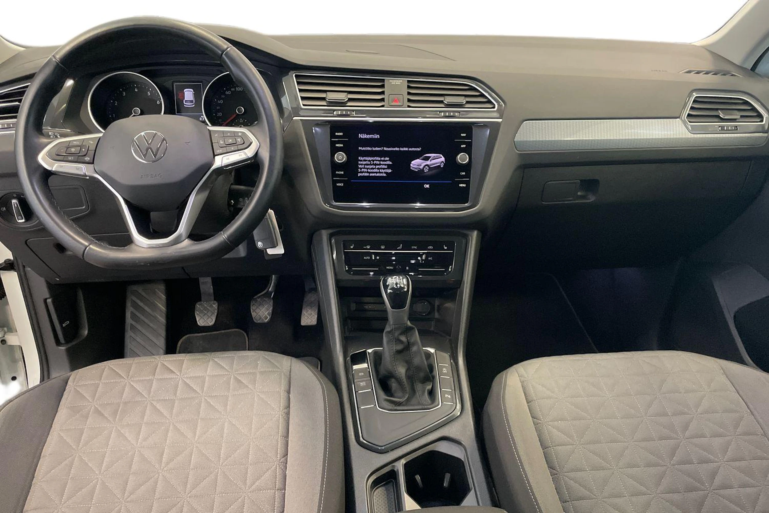 Valkoinen Volkswagen Tiguan 2021 kuva 9.