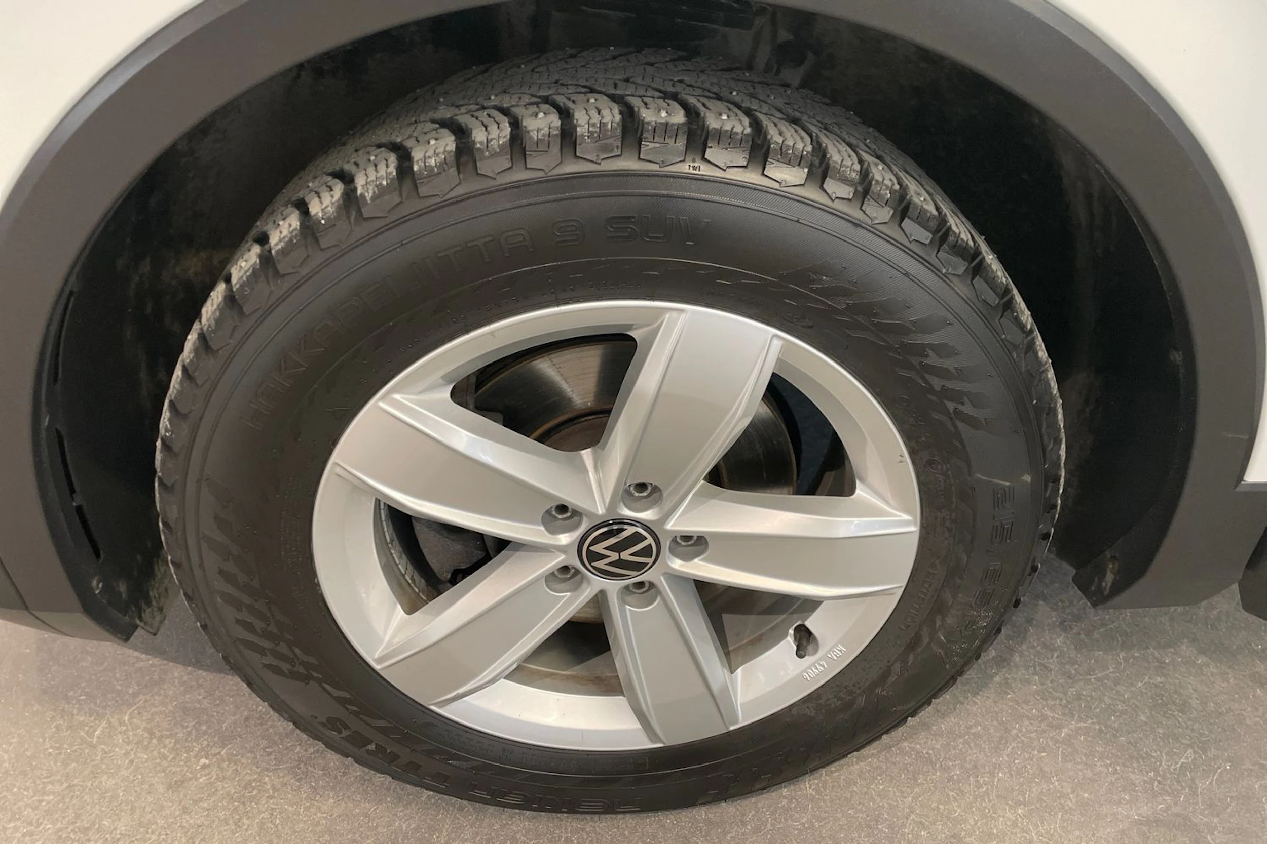 Valkoinen Volkswagen Tiguan 2021 kuva 13.