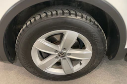 Valkoinen Volkswagen Tiguan 2021 kuva 13.