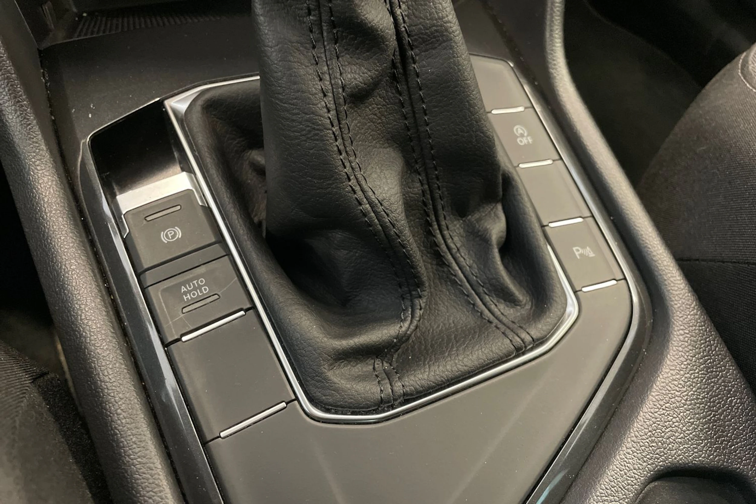 Valkoinen Volkswagen Tiguan 2021 kuva 19.