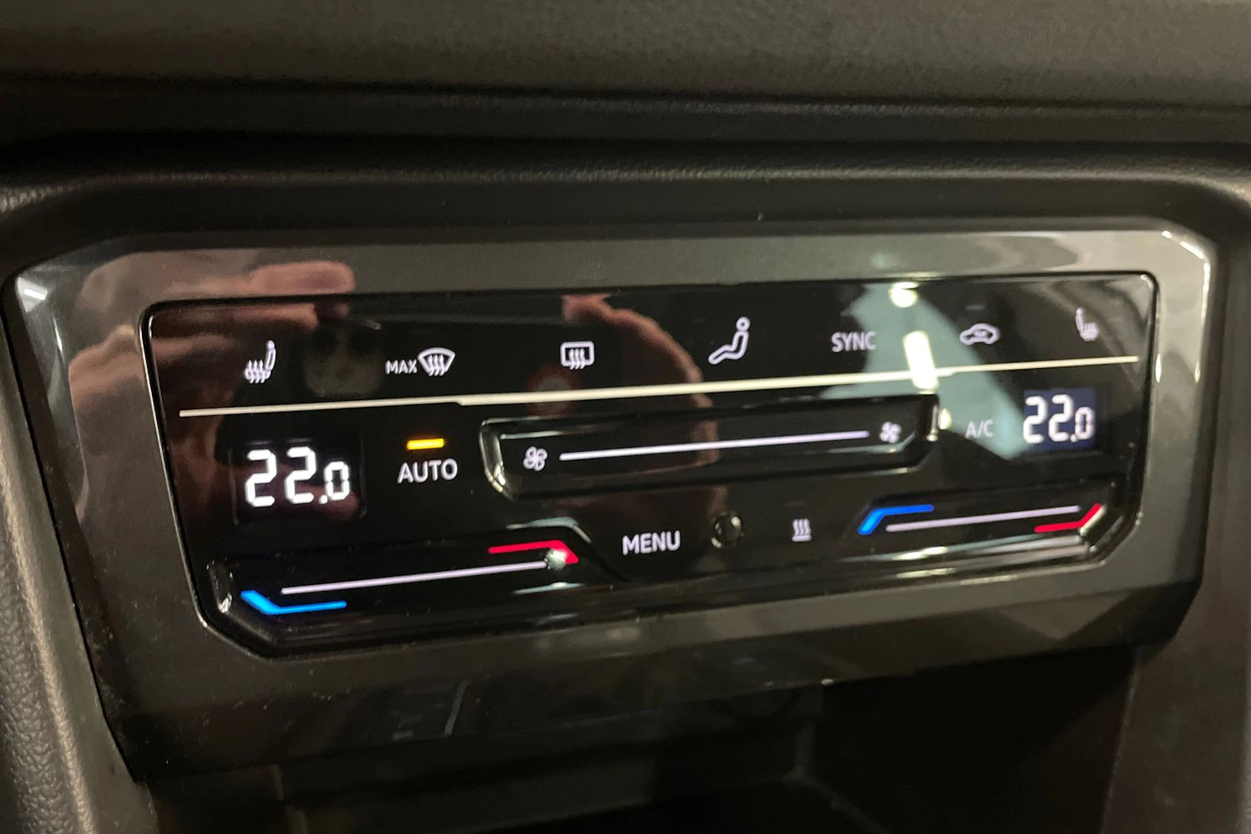 Valkoinen Volkswagen Tiguan 2021 kuva 20.