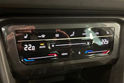 Valkoinen Volkswagen Tiguan 2021 kuva 20.