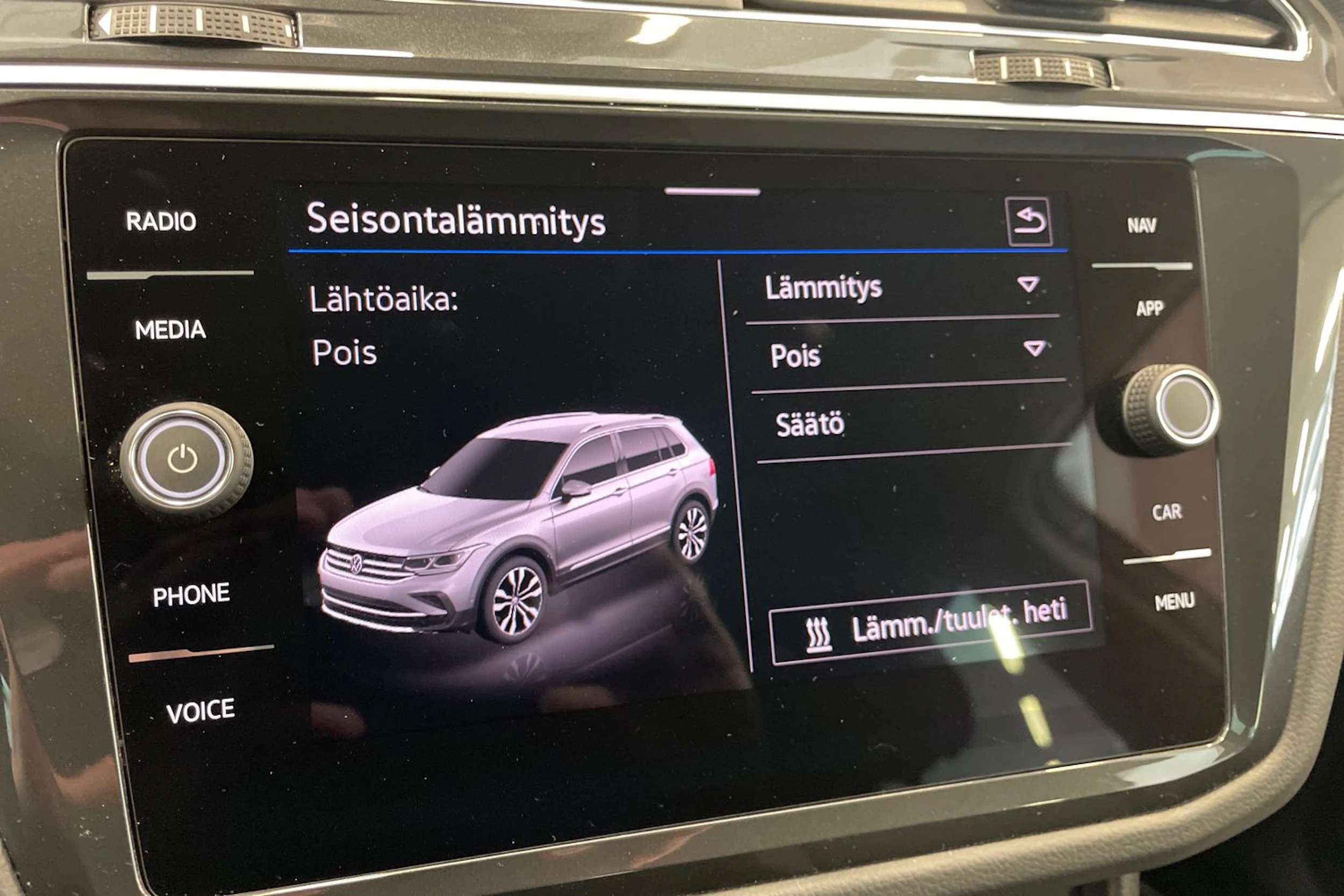Valkoinen Volkswagen Tiguan 2021 kuva 21.