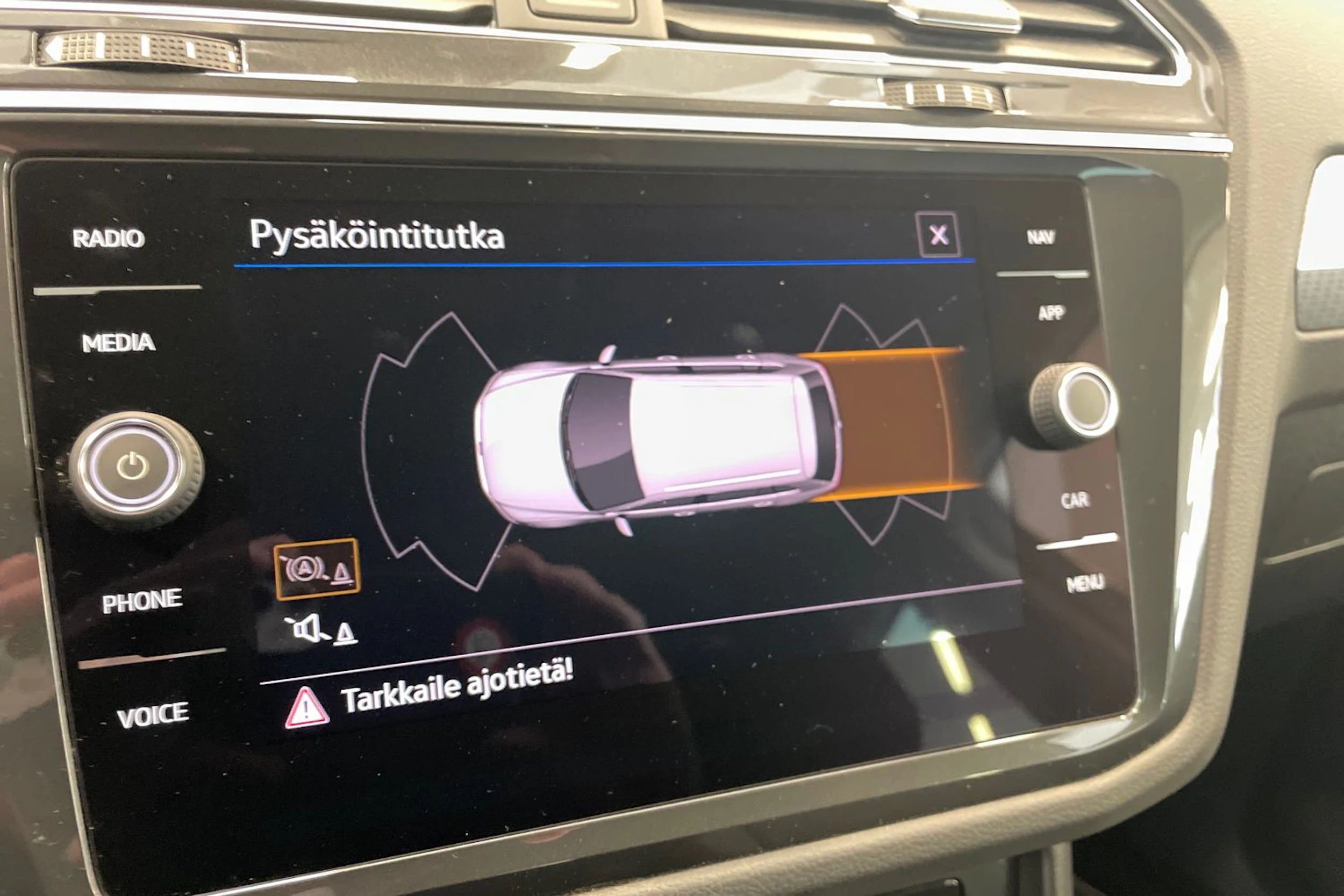 Valkoinen Volkswagen Tiguan 2021 kuva 22.