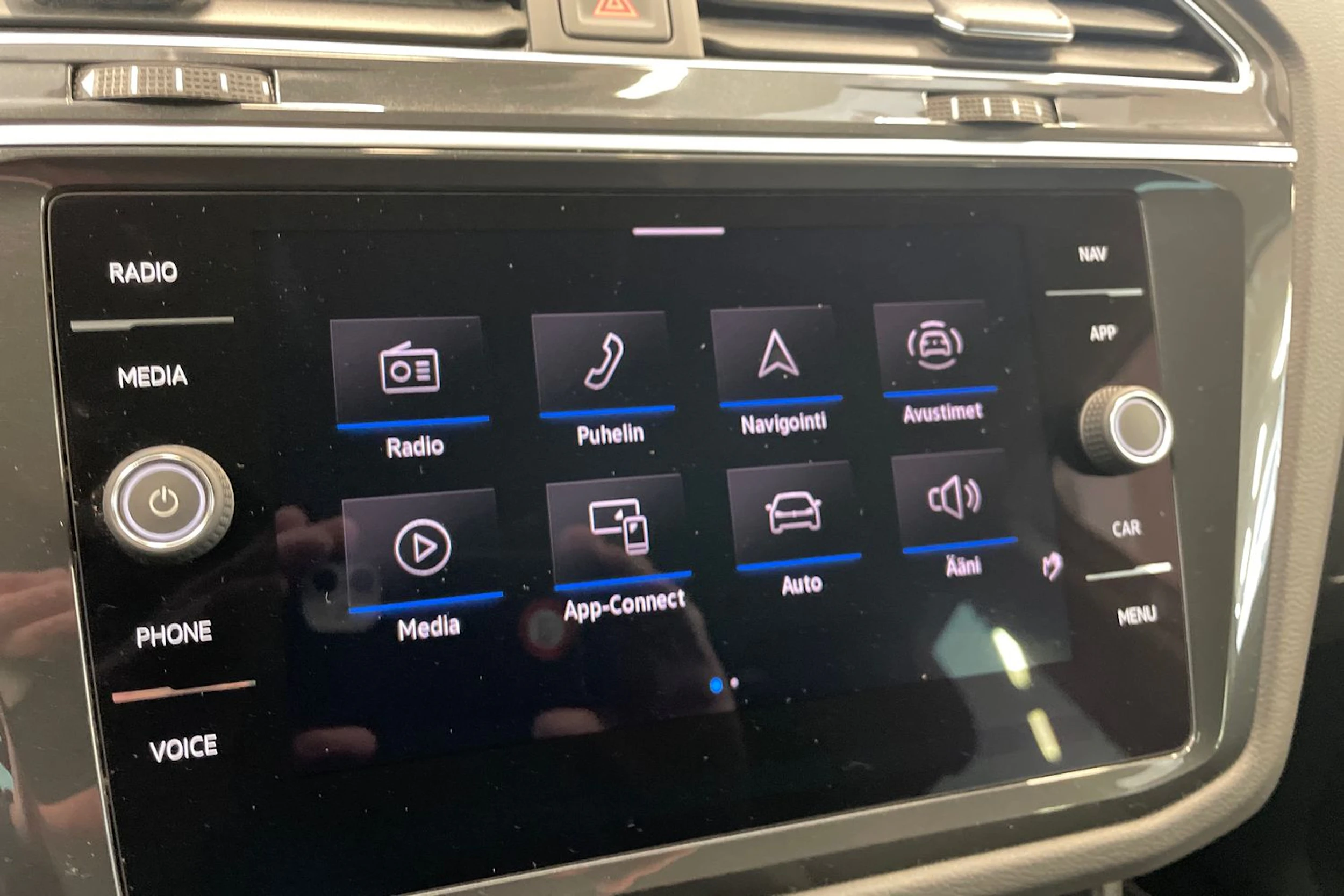Valkoinen Volkswagen Tiguan 2021 kuva 23.