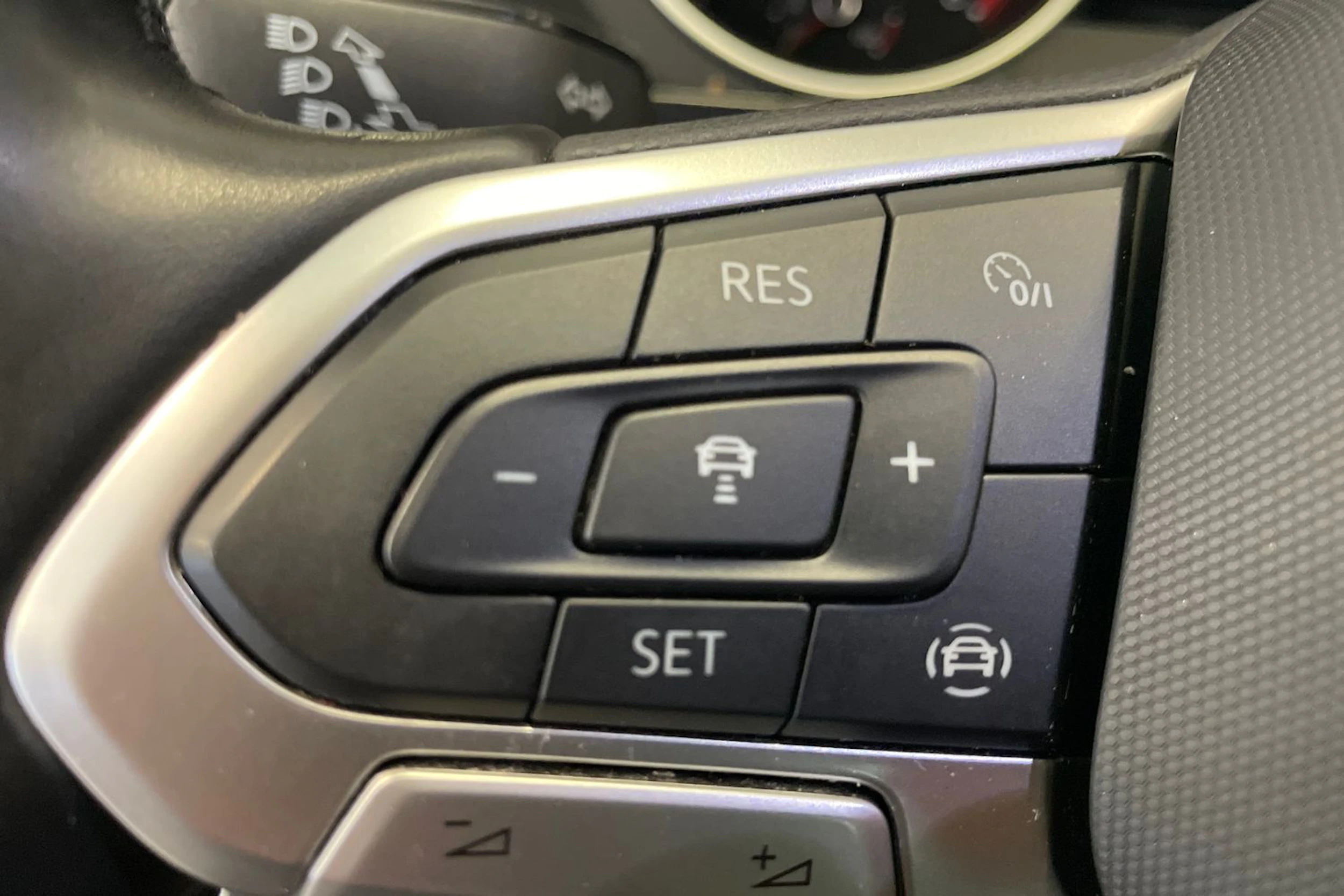 Valkoinen Volkswagen Tiguan 2021 kuva 27.