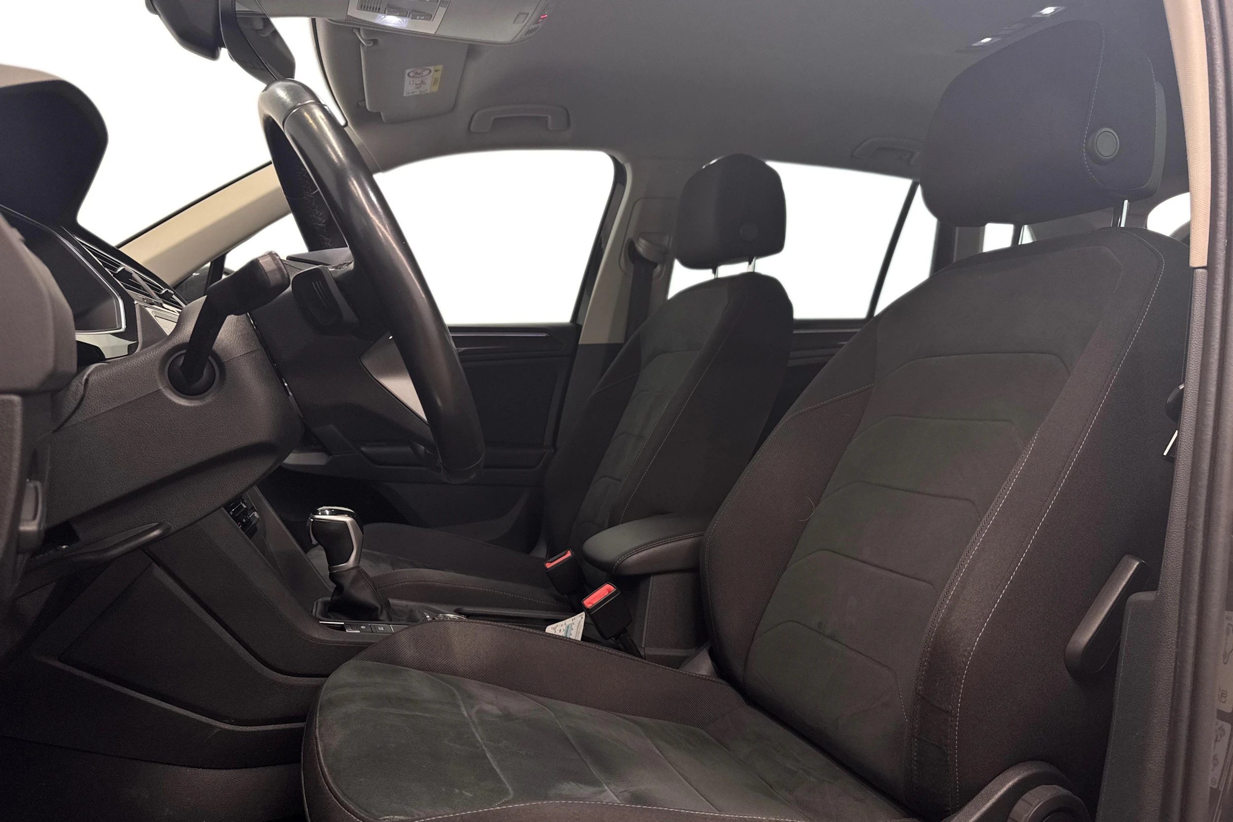 harmaa Volkswagen Tiguan 2021 kuva 9.