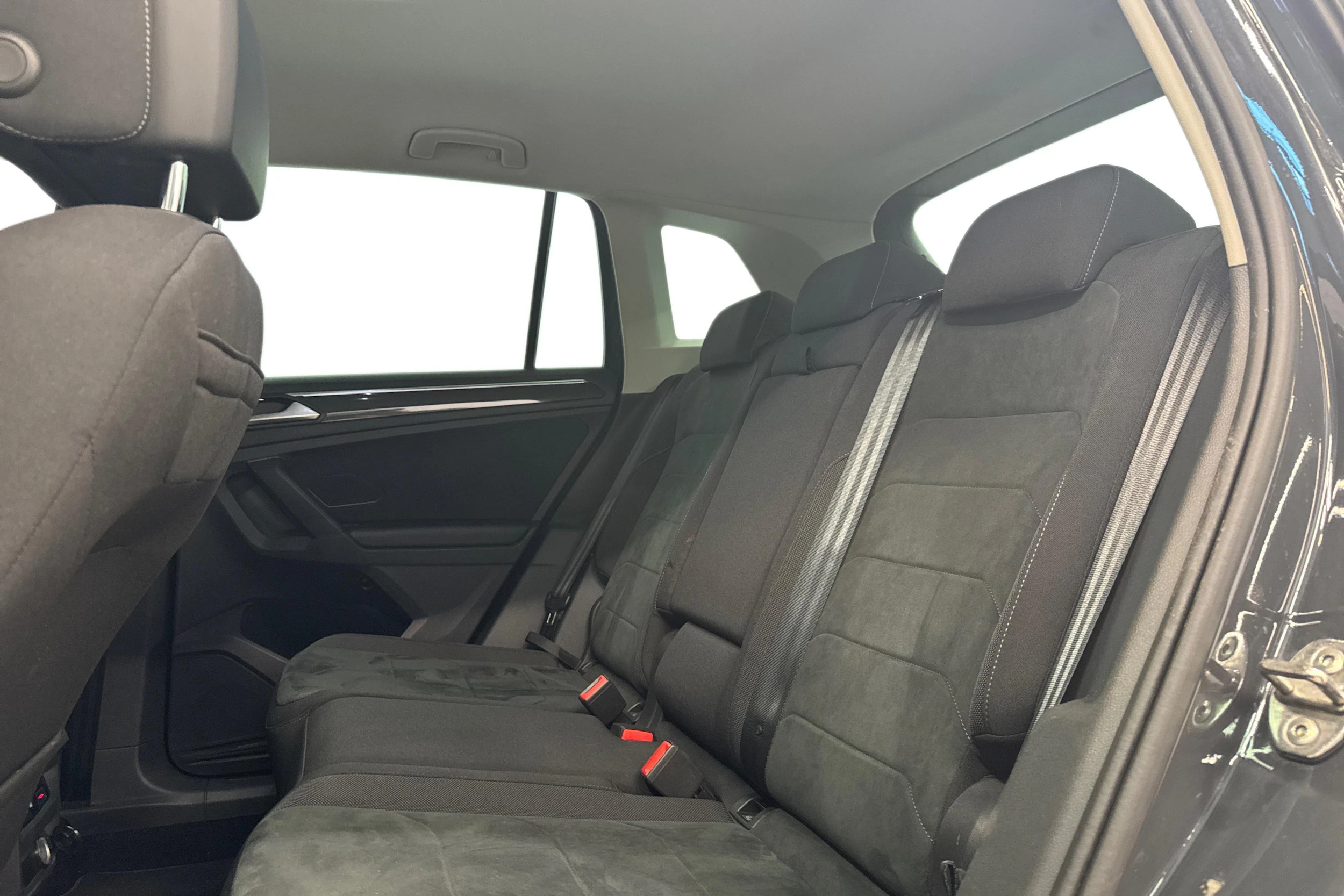 harmaa Volkswagen Tiguan 2021 kuva 11.