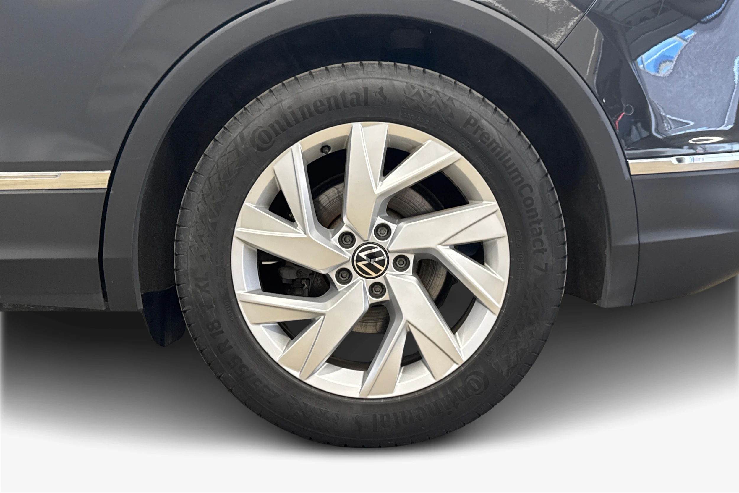 harmaa Volkswagen Tiguan 2021 kuva 12.