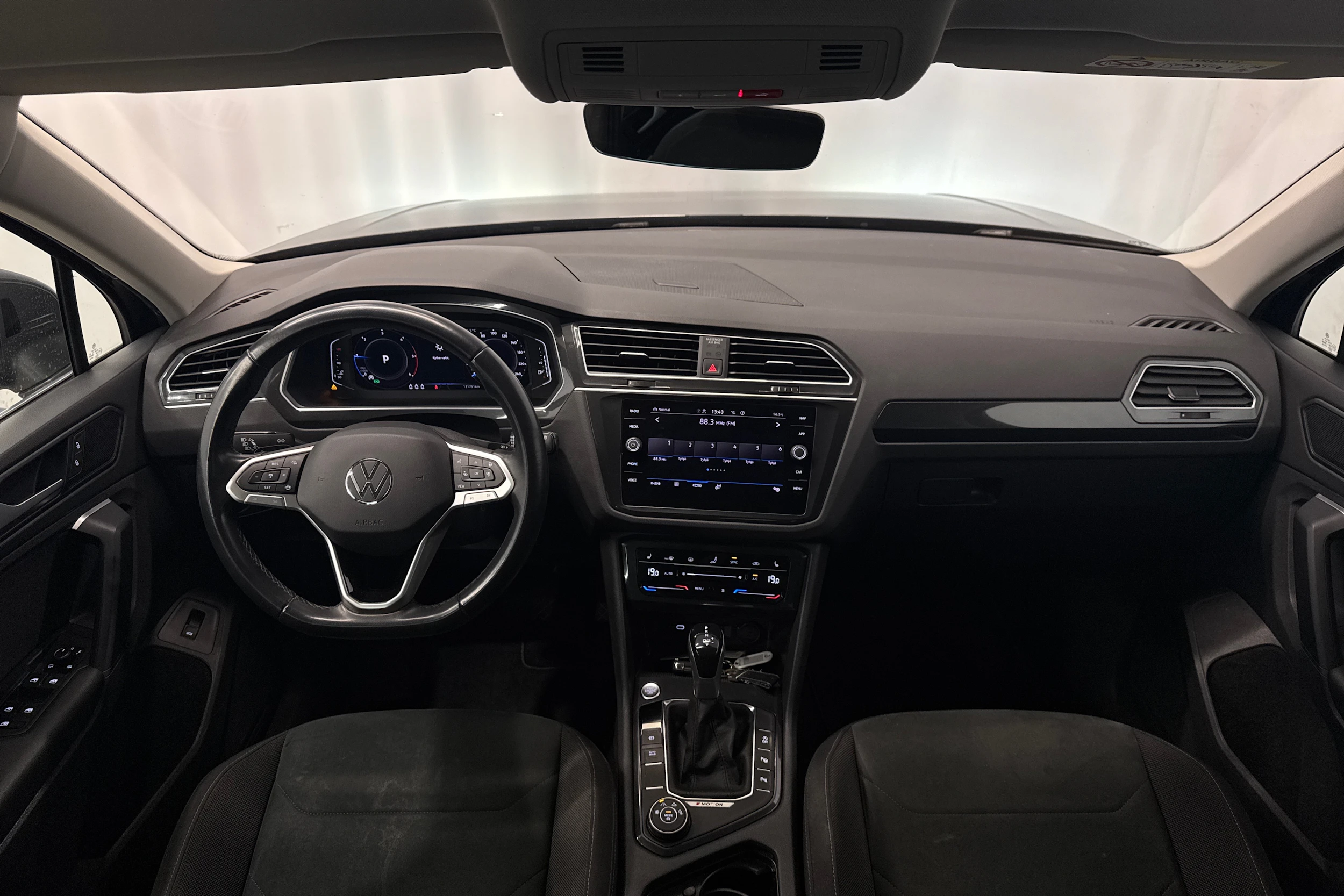 harmaa Volkswagen Tiguan 2021 kuva 15.