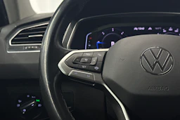 harmaa Volkswagen Tiguan 2021 kuva 17.