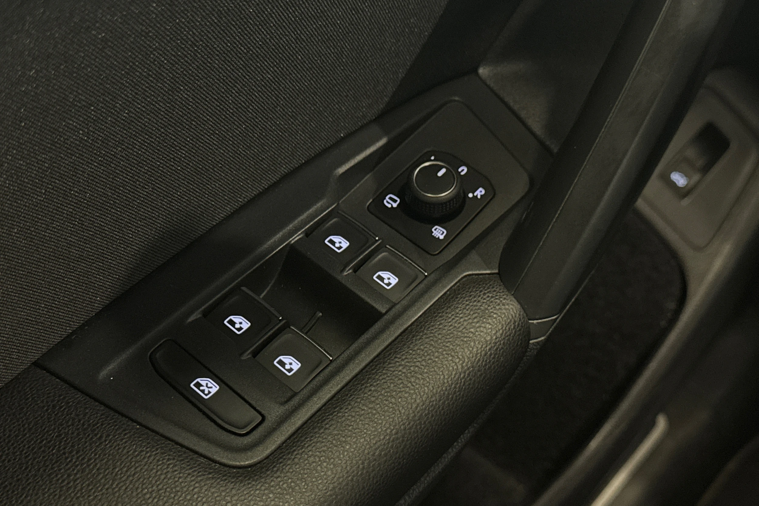 harmaa Volkswagen Tiguan 2021 kuva 22.