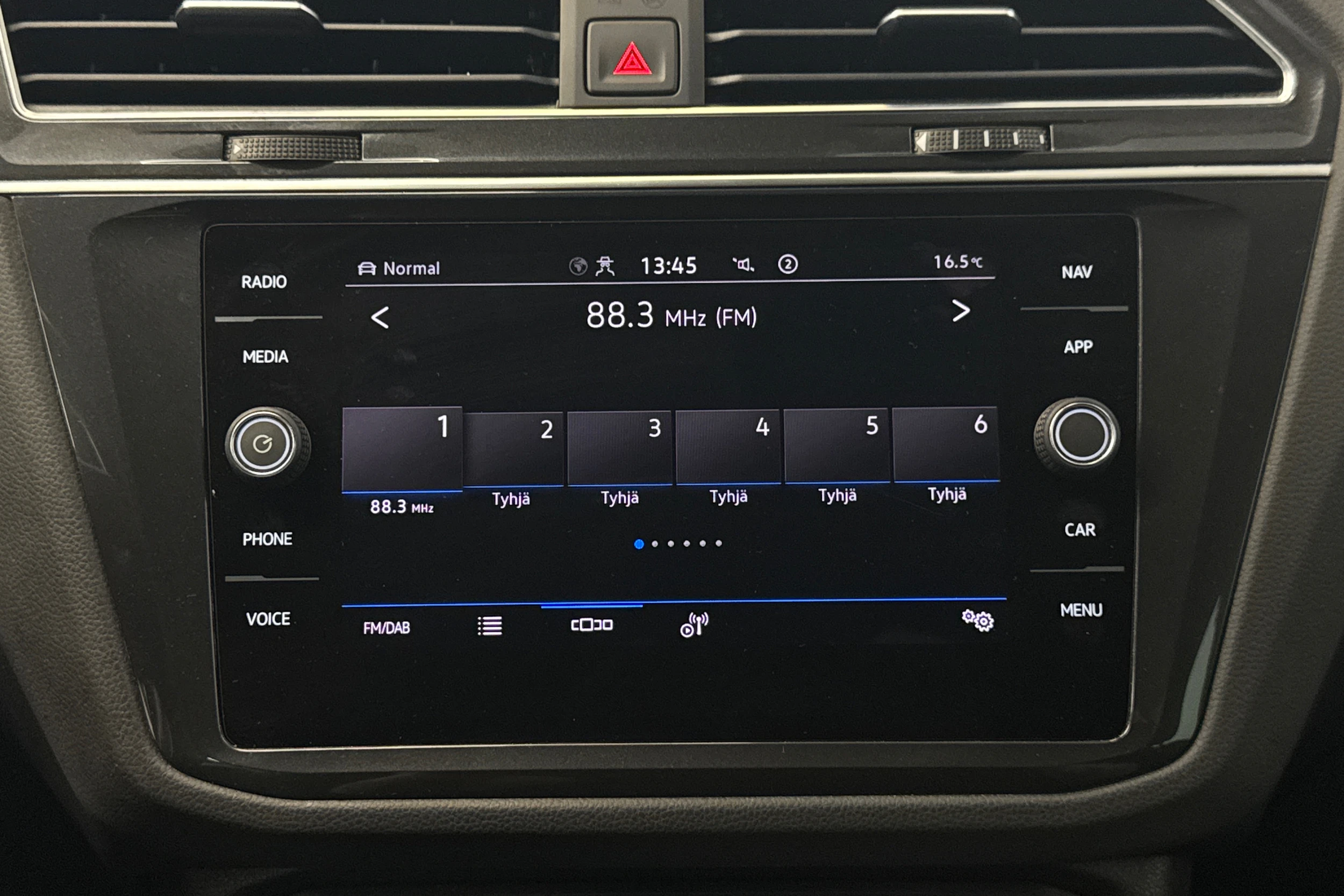 harmaa Volkswagen Tiguan 2021 kuva 23.