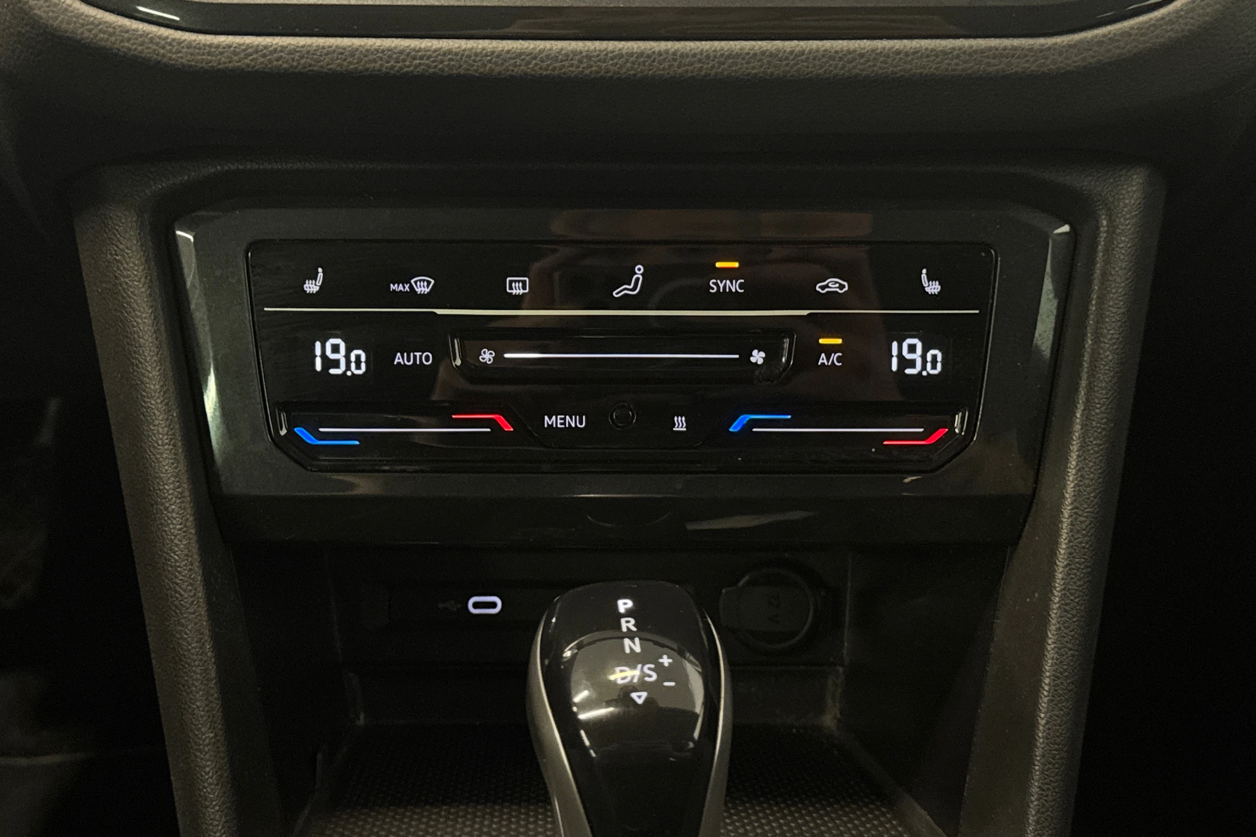 harmaa Volkswagen Tiguan 2021 kuva 24.
