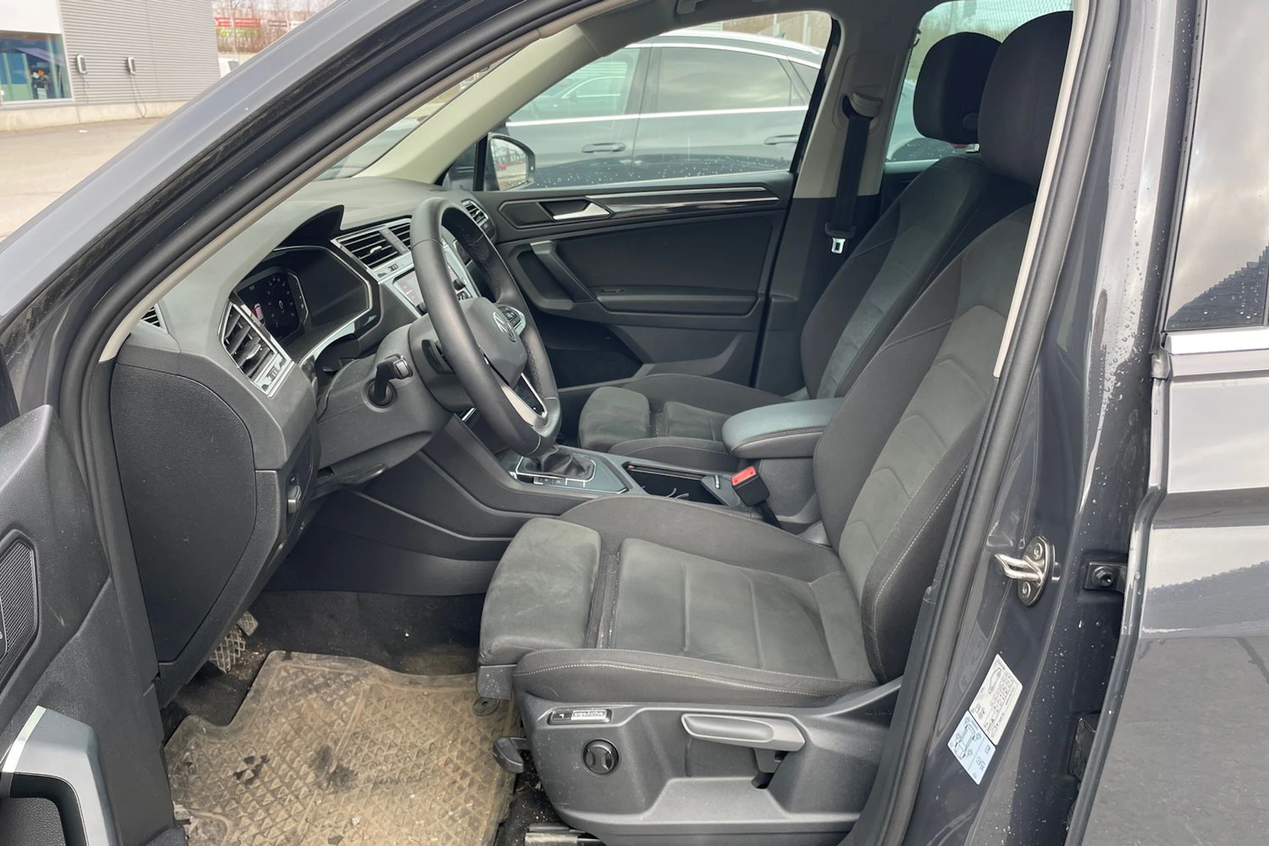 Harmaa Volkswagen Tiguan 2021 kuva 4.