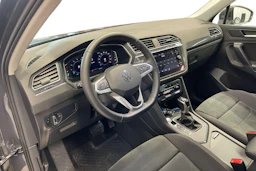 Harmaa Volkswagen Tiguan 2021 kuva 6.