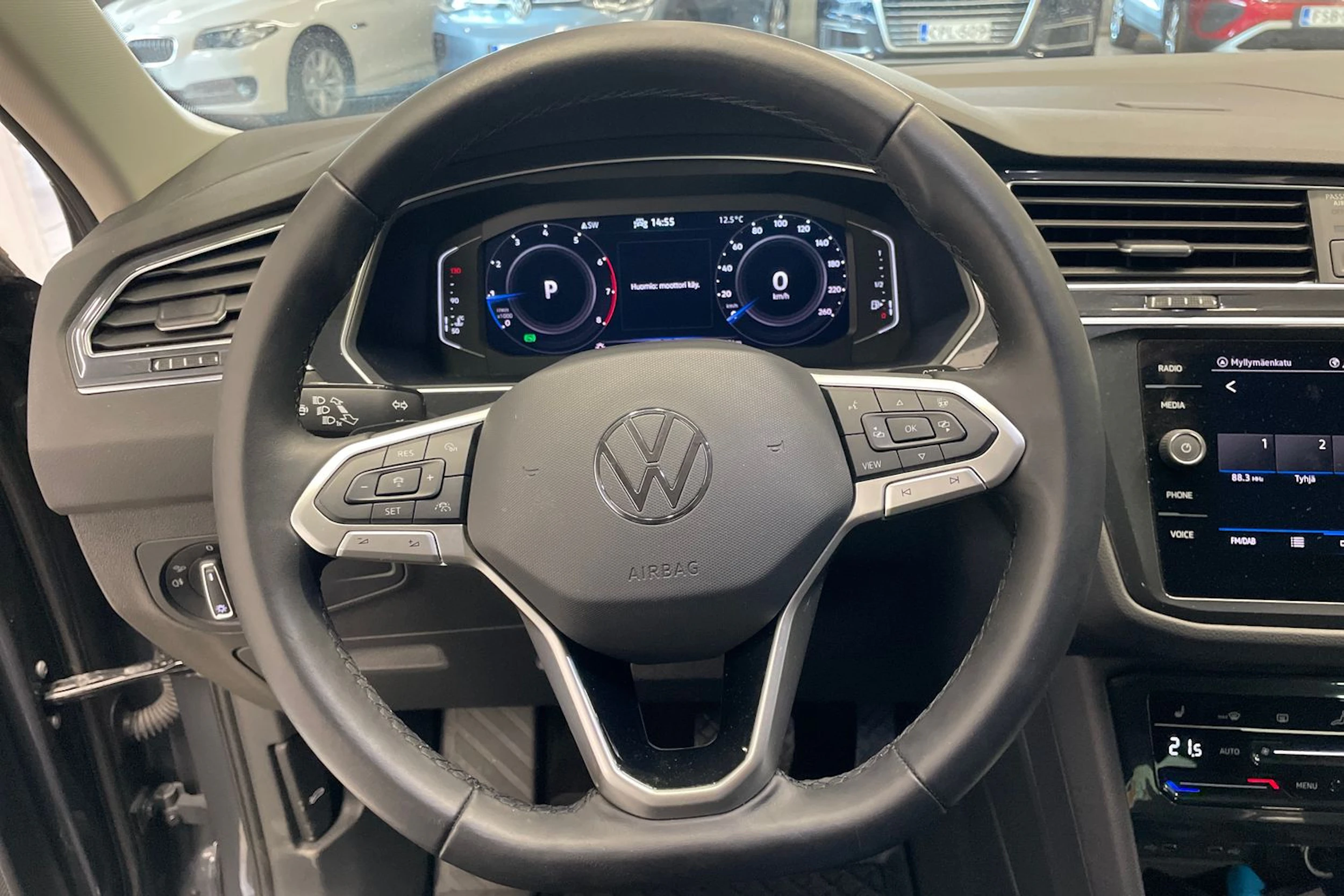 Harmaa Volkswagen Tiguan 2021 kuva 11.