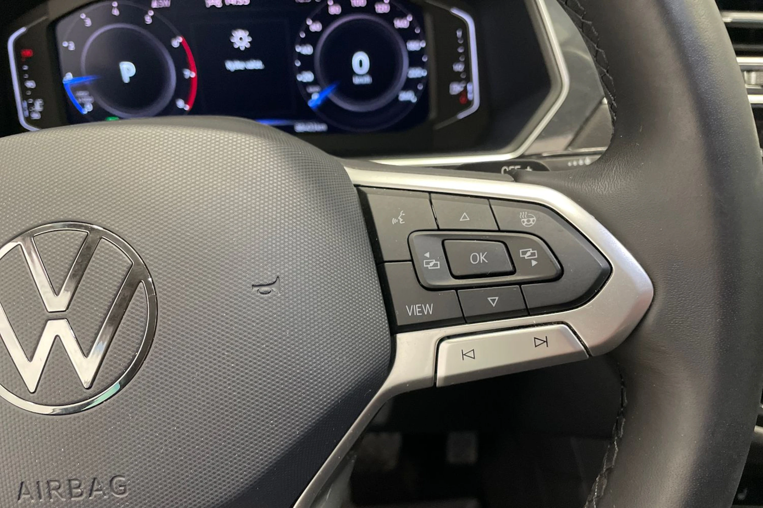 Harmaa Volkswagen Tiguan 2021 kuva 12.