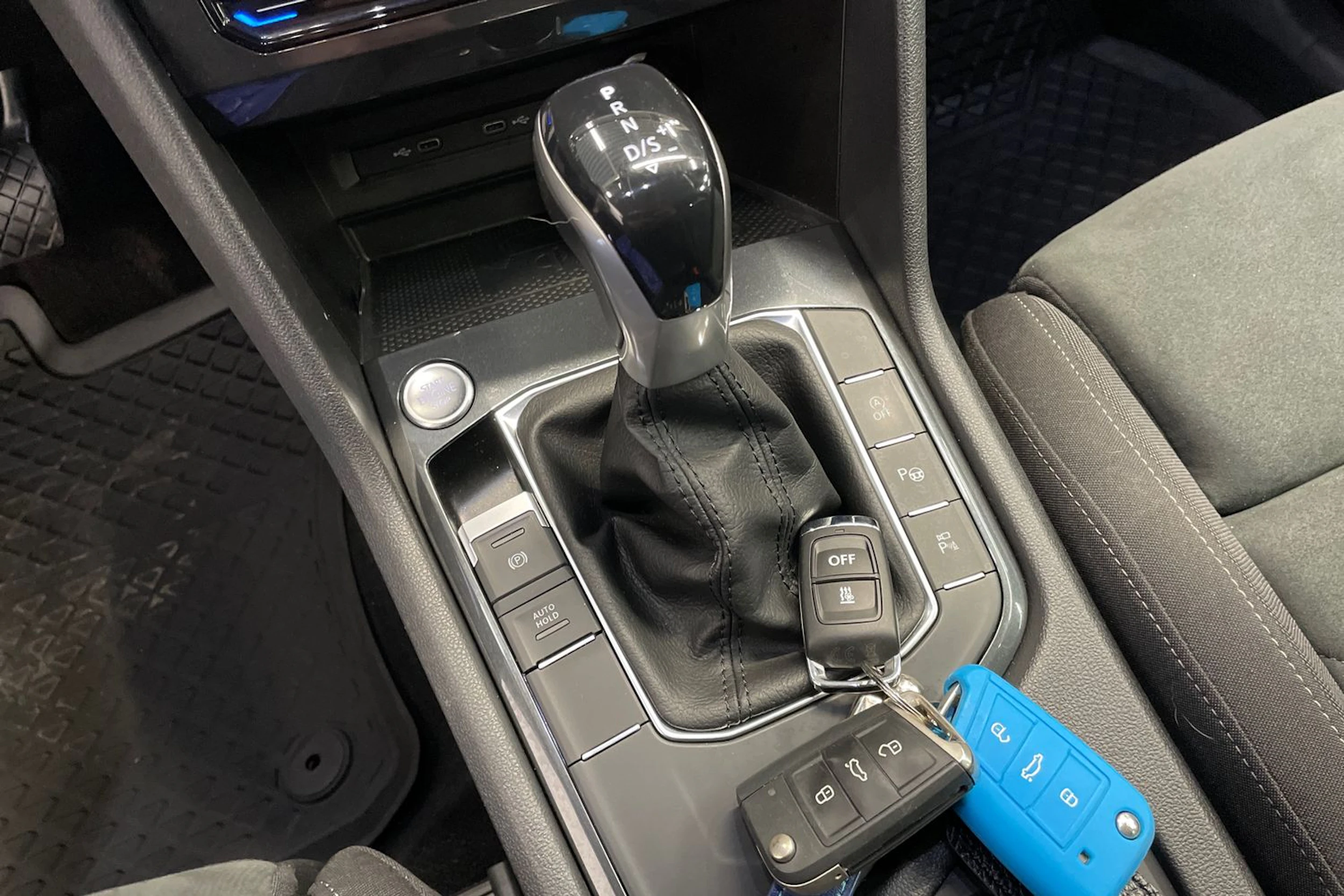 Harmaa Volkswagen Tiguan 2021 kuva 14.