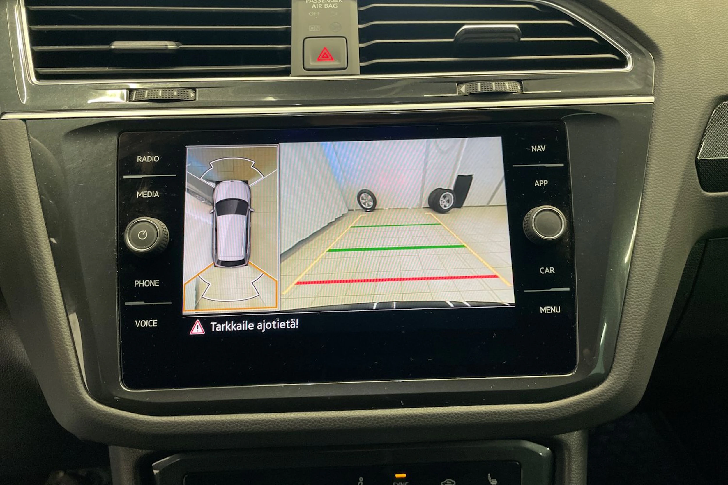 Harmaa Volkswagen Tiguan 2021 kuva 16.