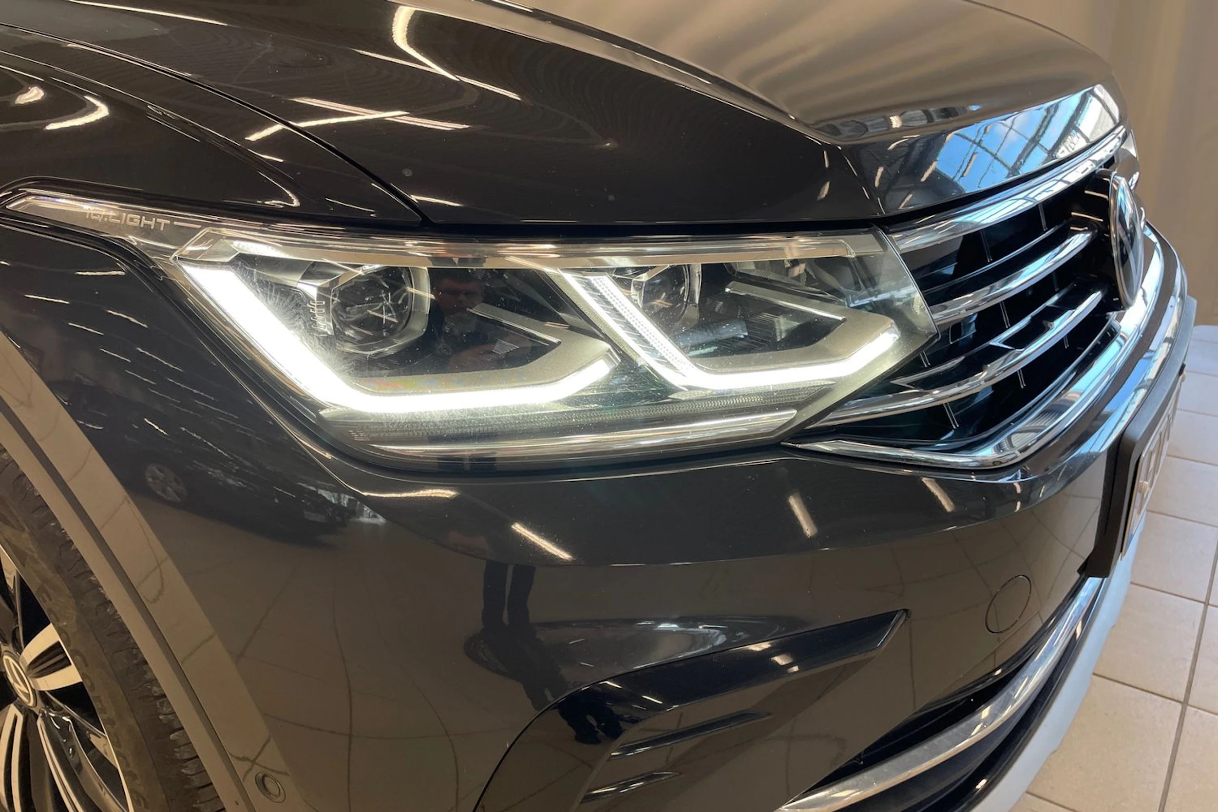 Harmaa Volkswagen Tiguan 2021 kuva 26.