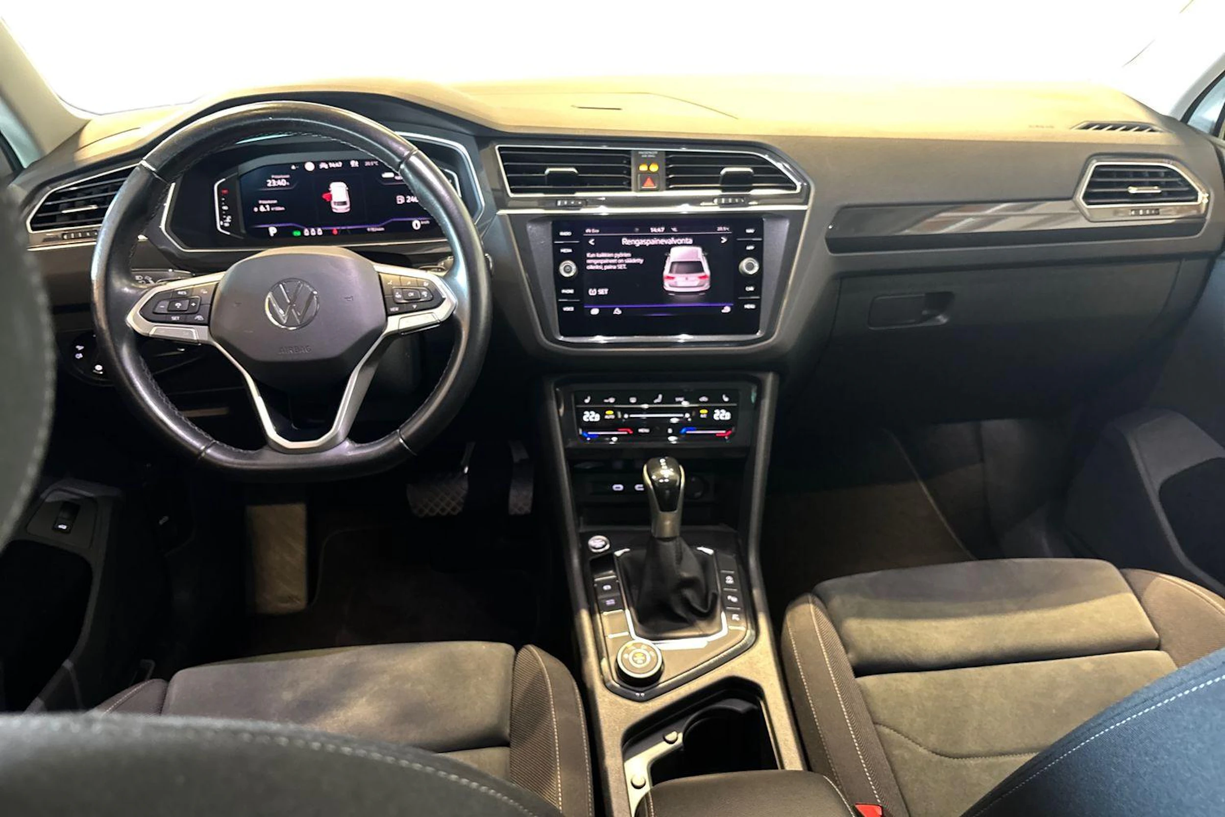 valkoinen Volkswagen Tiguan 2021 kuva 7.