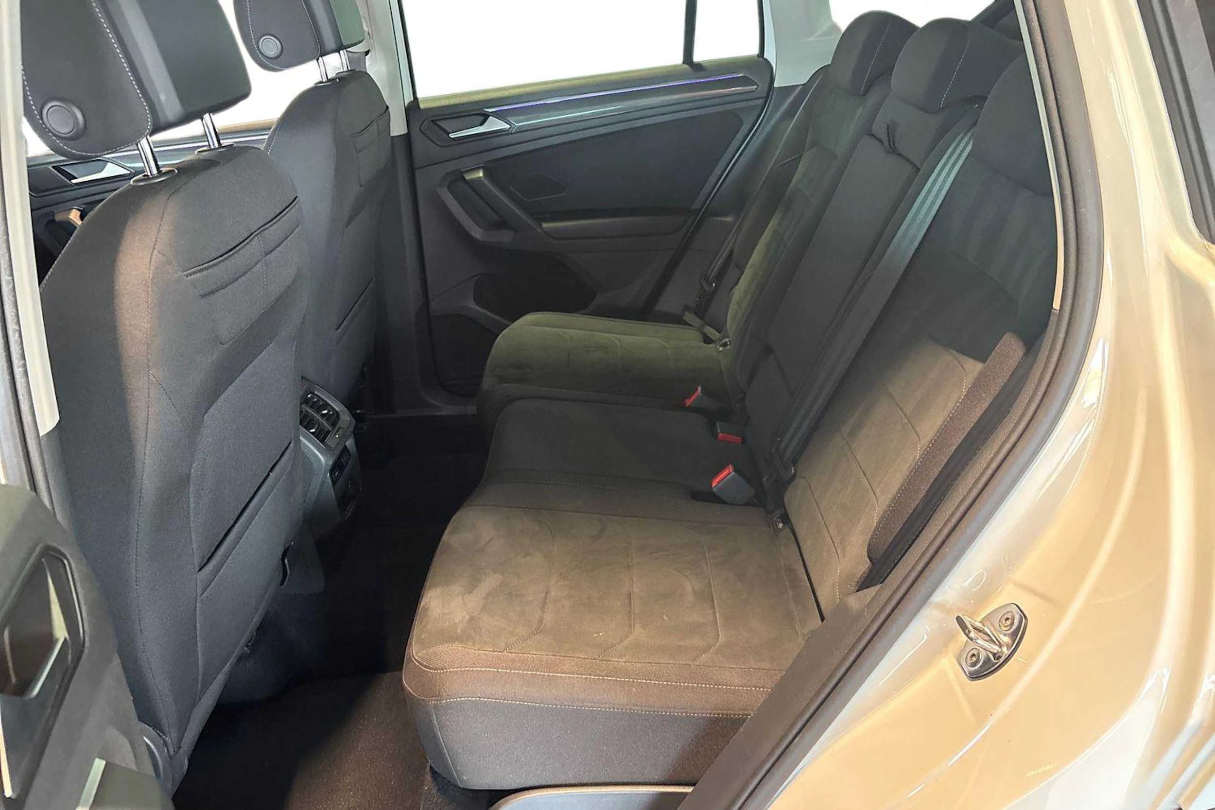 valkoinen Volkswagen Tiguan 2021 kuva 8.