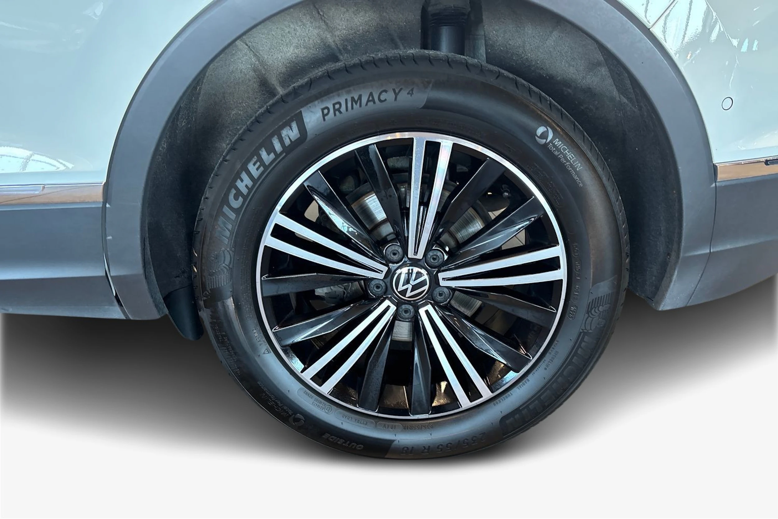 valkoinen Volkswagen Tiguan 2021 kuva 9.