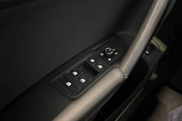valkoinen Volkswagen Tiguan 2021 kuva 17.