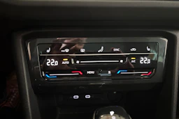 valkoinen Volkswagen Tiguan 2021 kuva 22.