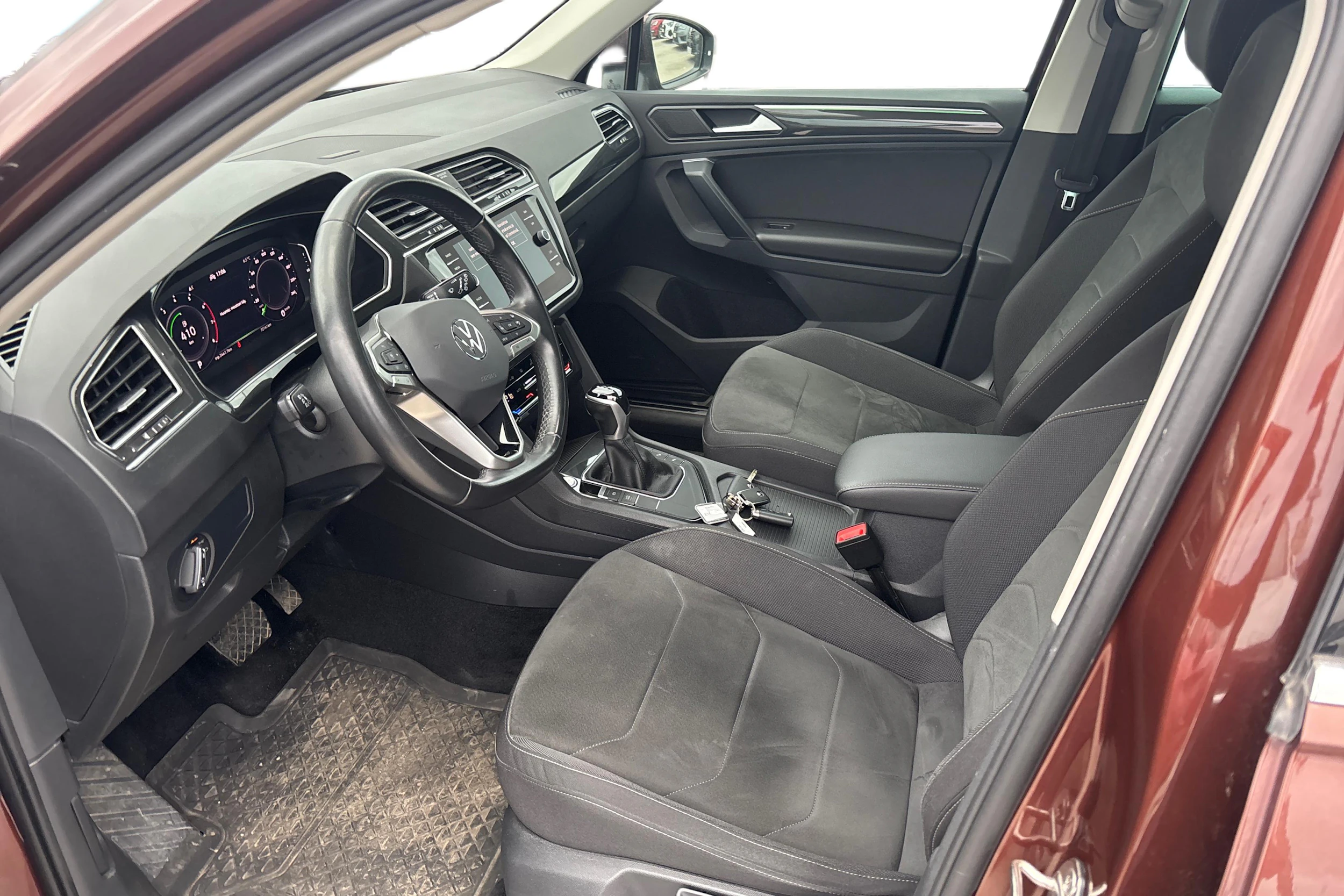 ruskea (beige) Volkswagen Tiguan 2021 kuva 3.