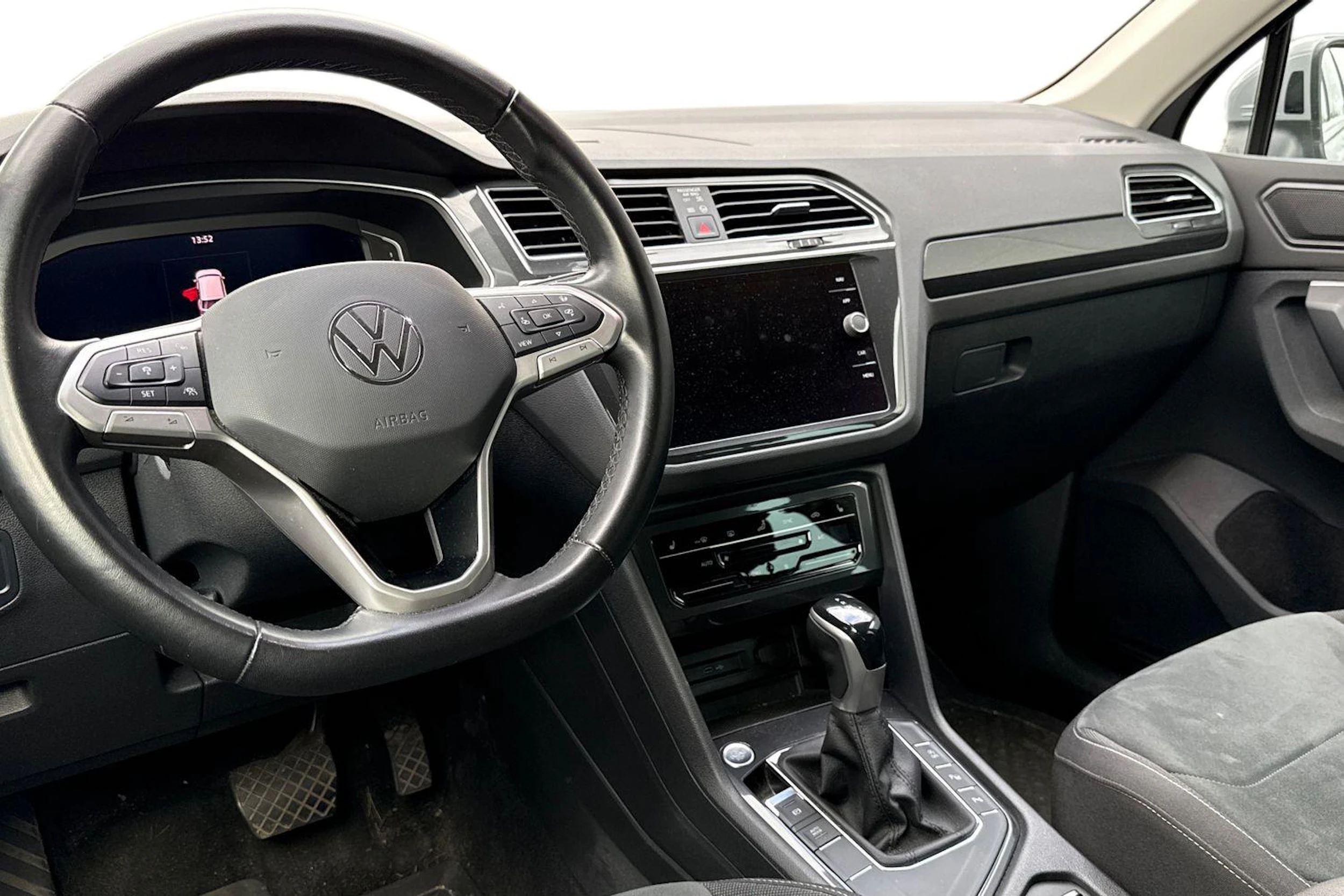 harmaa Volkswagen Tiguan 2021 kuva 3.