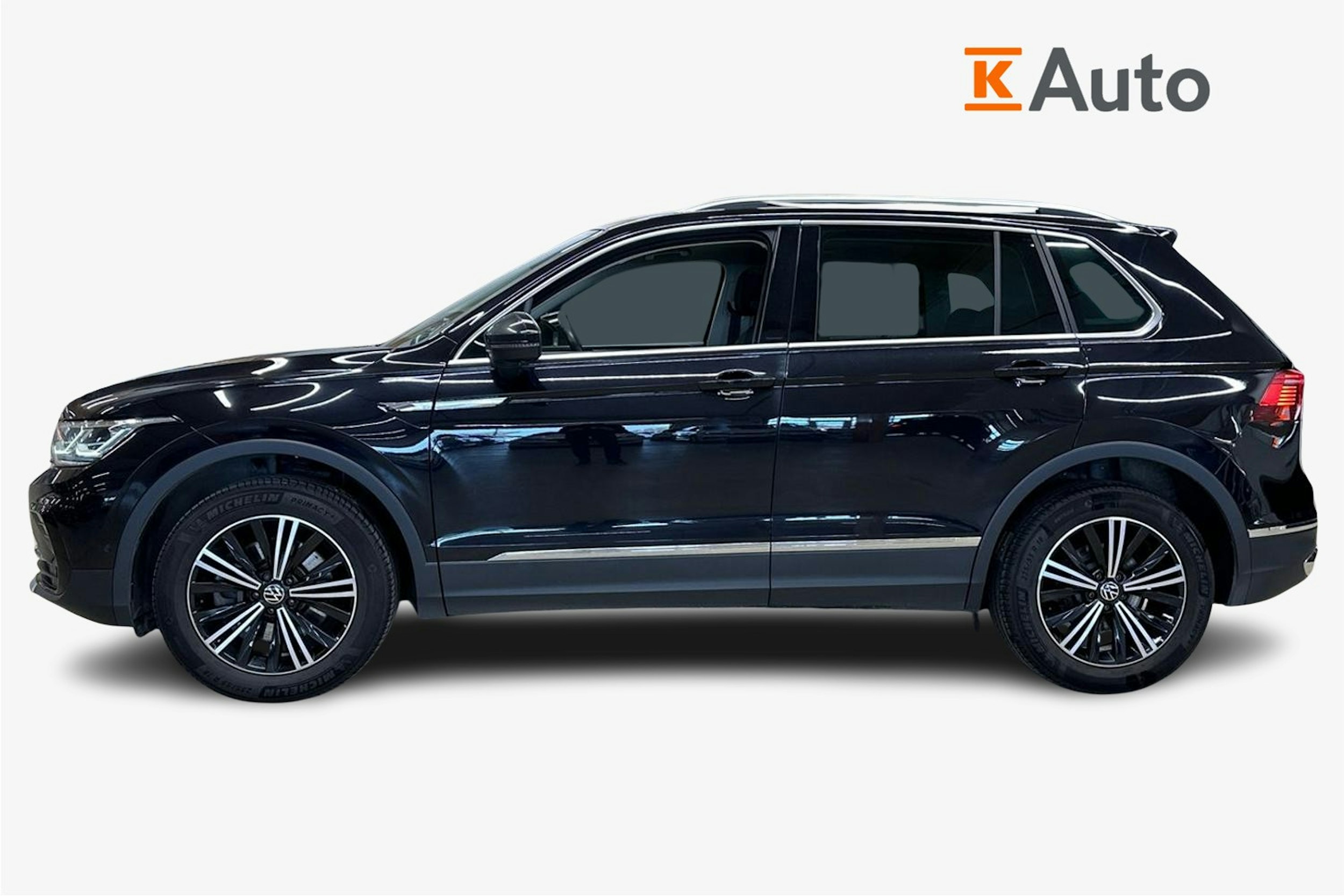 musta Volkswagen Tiguan 2021 kuva 6.