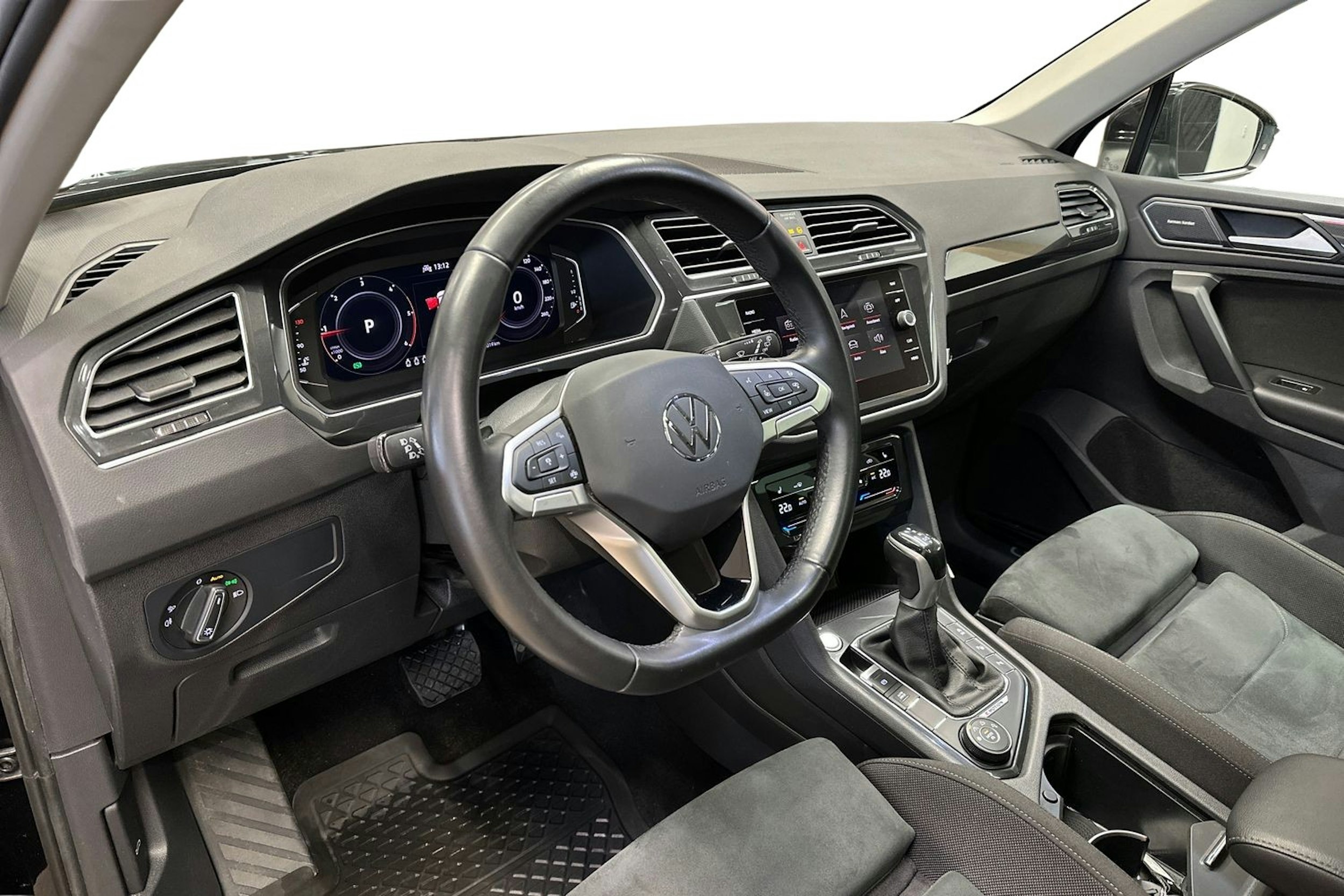 musta Volkswagen Tiguan 2021 kuva 7.