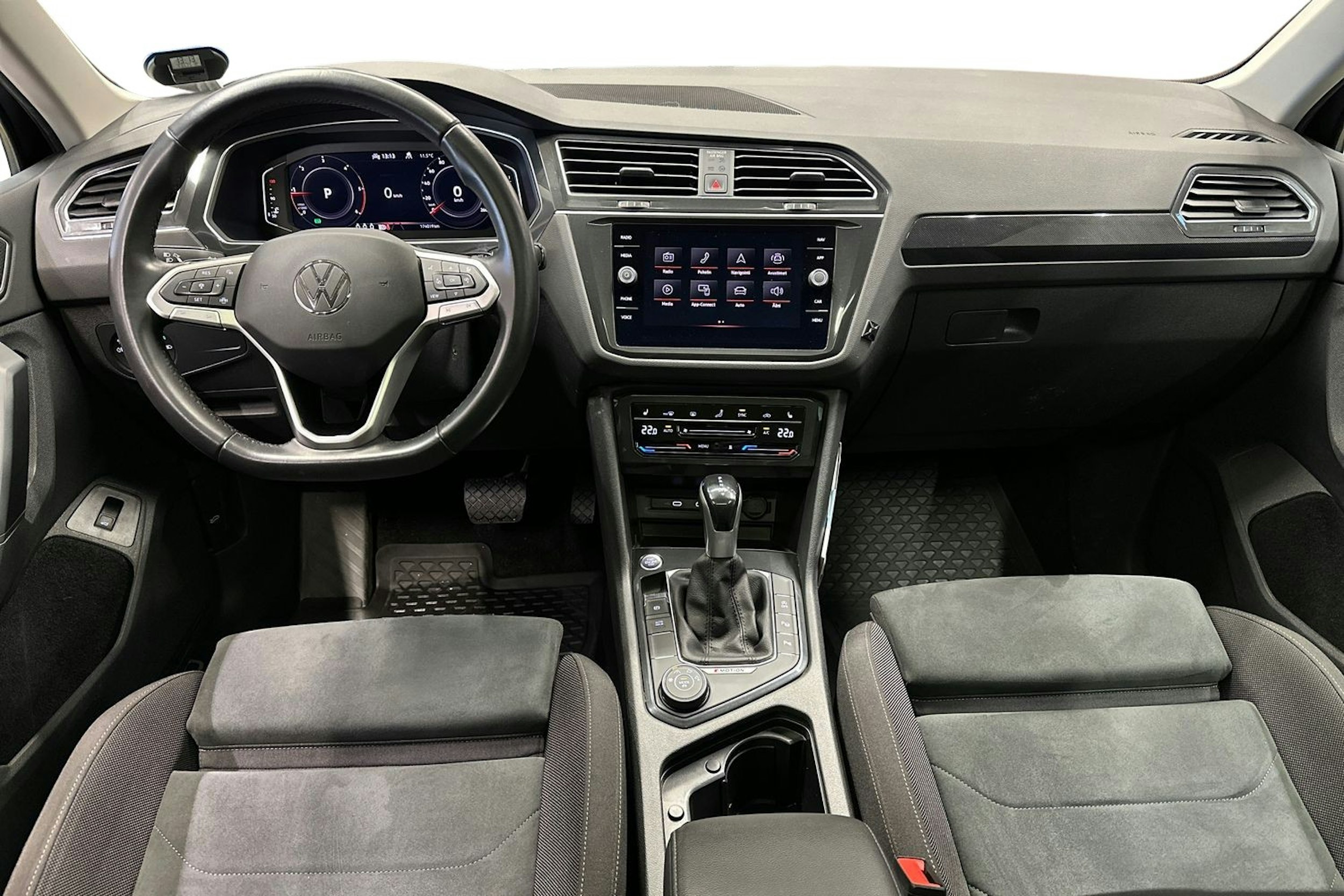 musta Volkswagen Tiguan 2021 kuva 9.