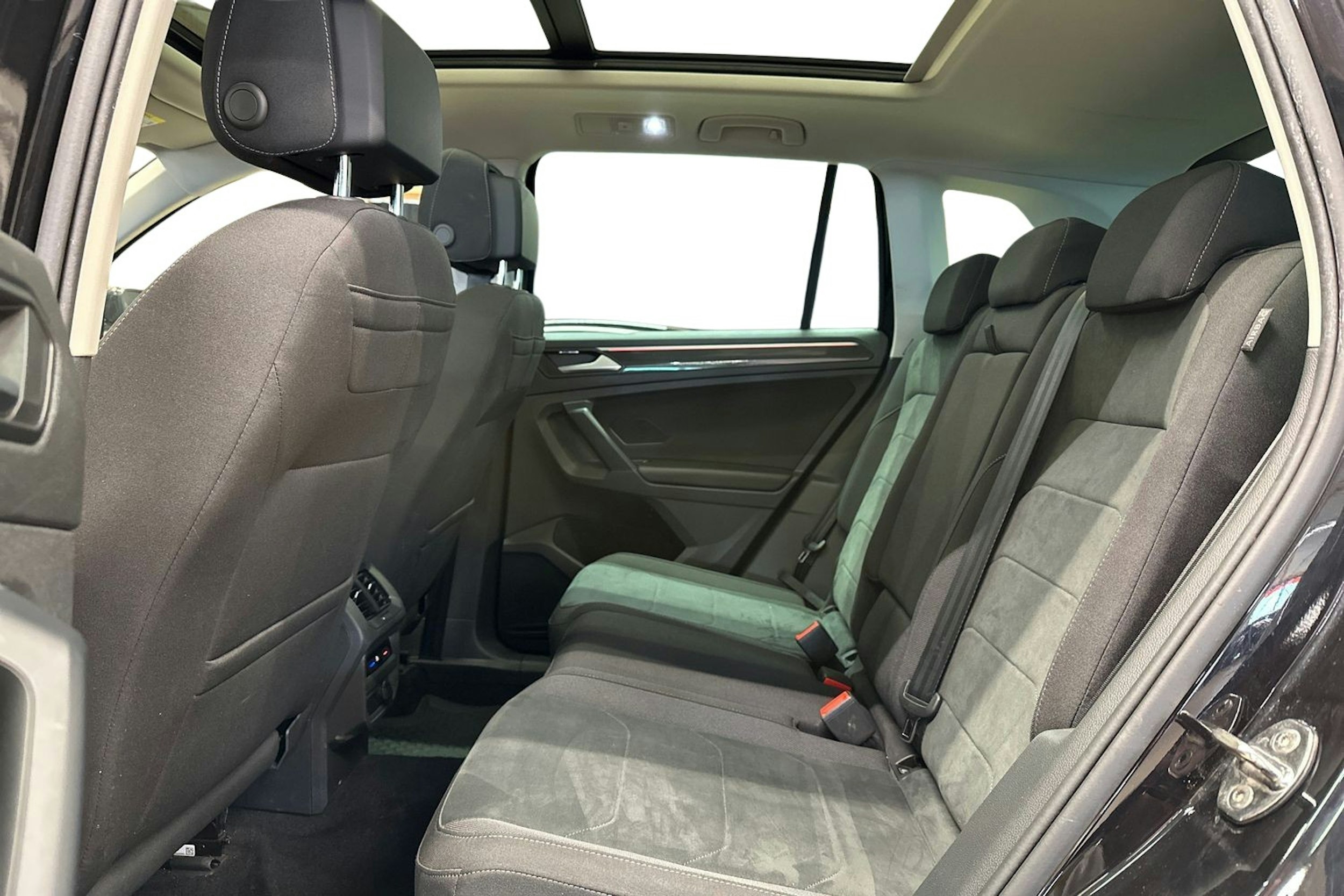 musta Volkswagen Tiguan 2021 kuva 10.