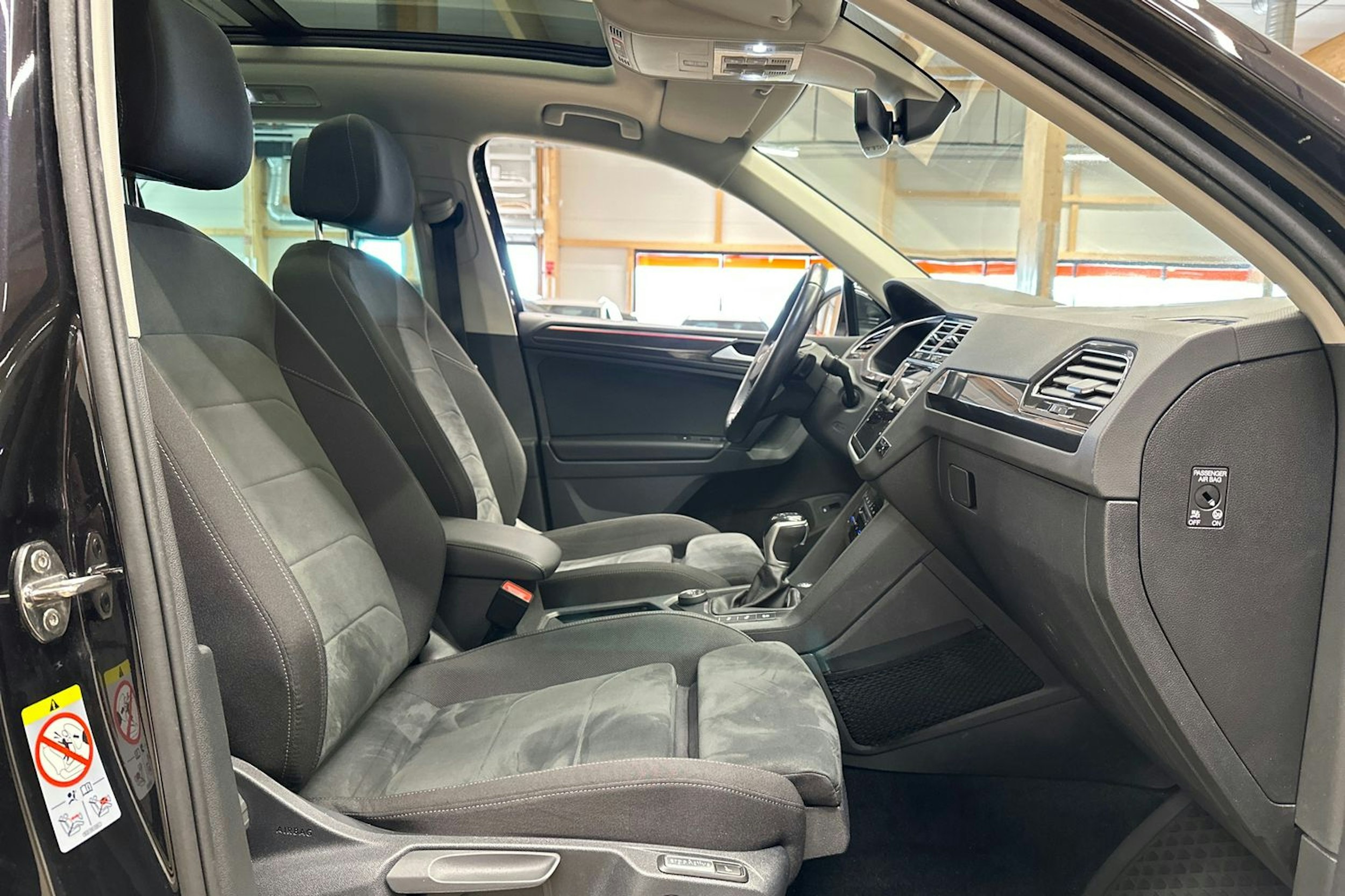 musta Volkswagen Tiguan 2021 kuva 13.