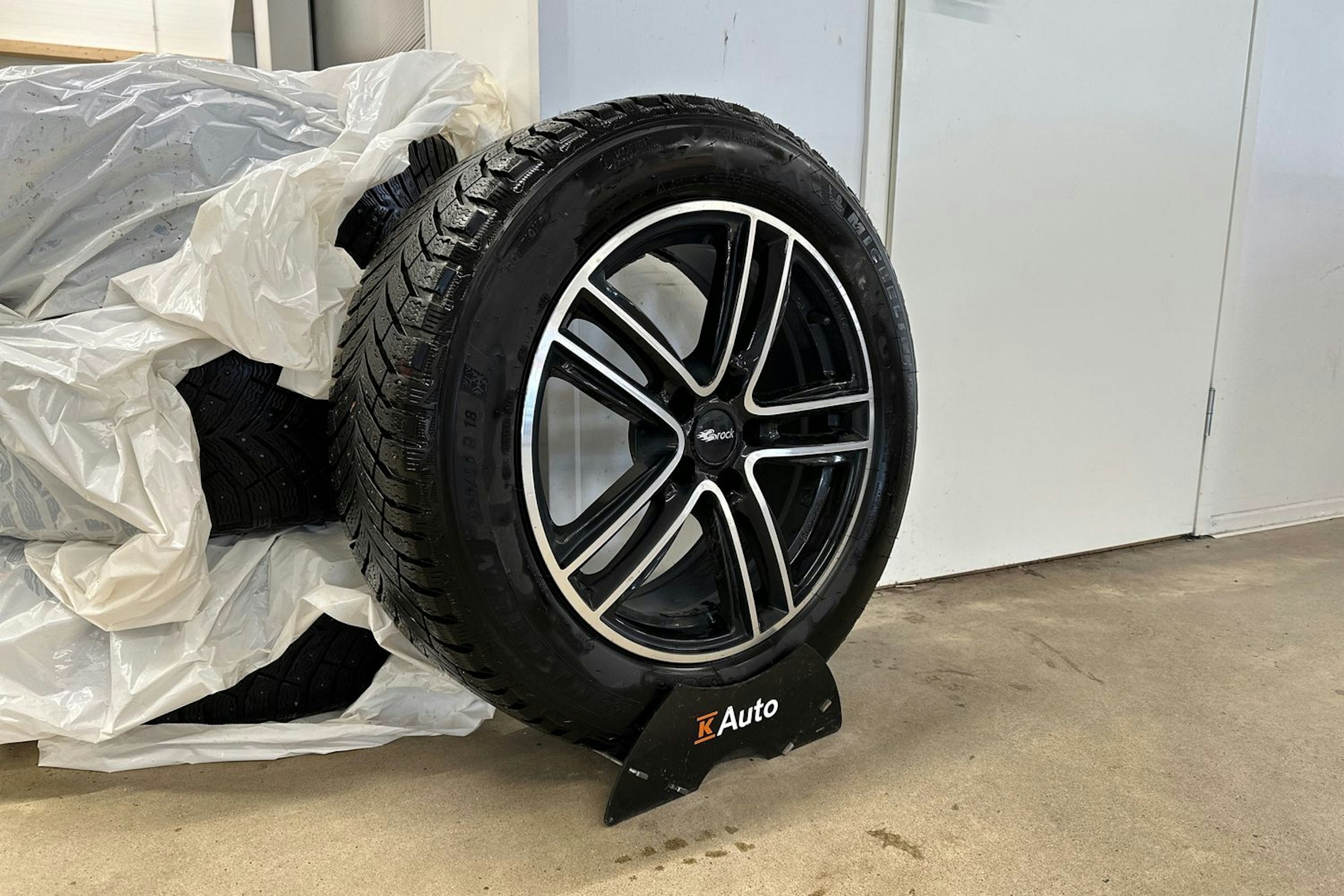 musta Volkswagen Tiguan 2021 kuva 19.