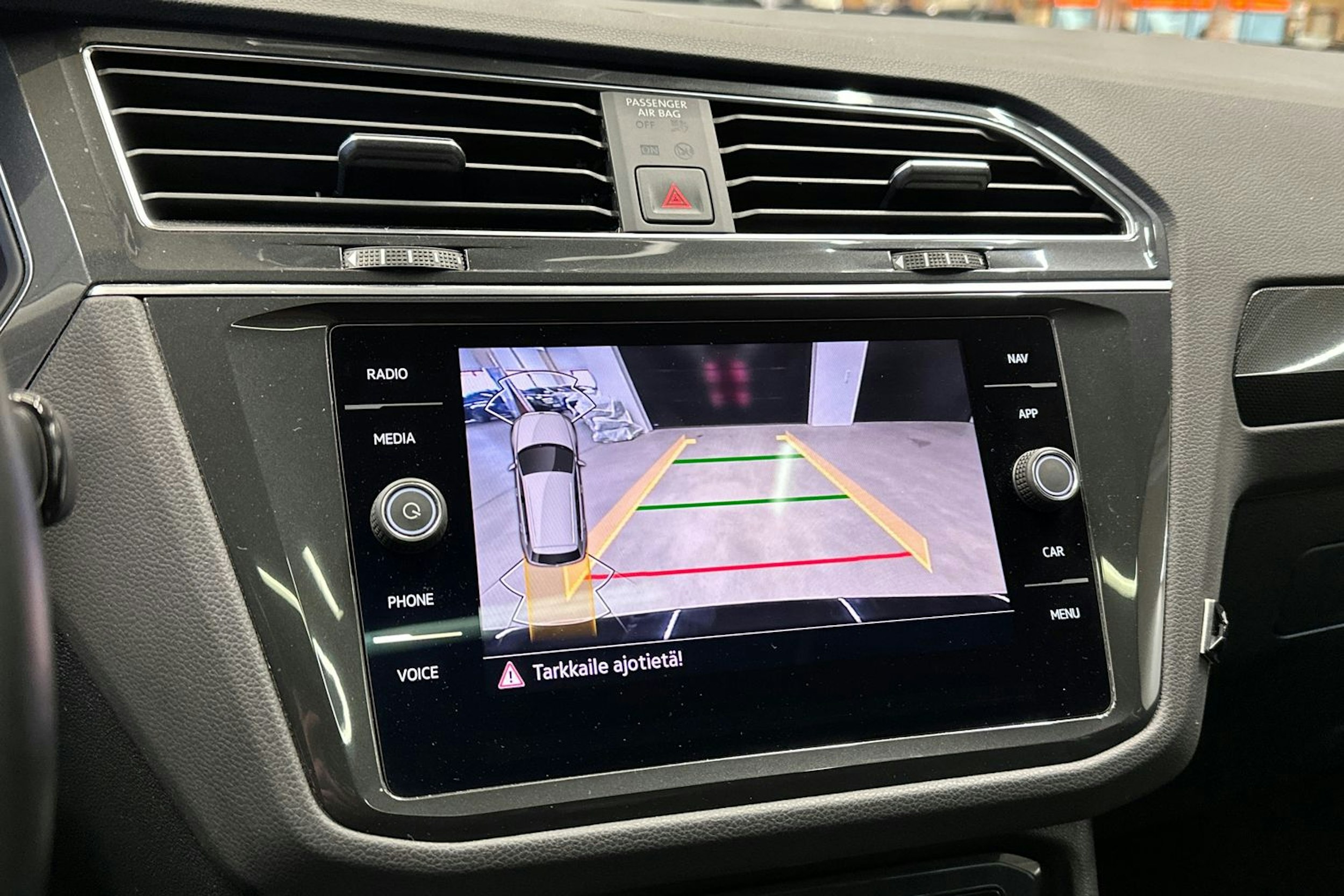 musta Volkswagen Tiguan 2021 kuva 21.