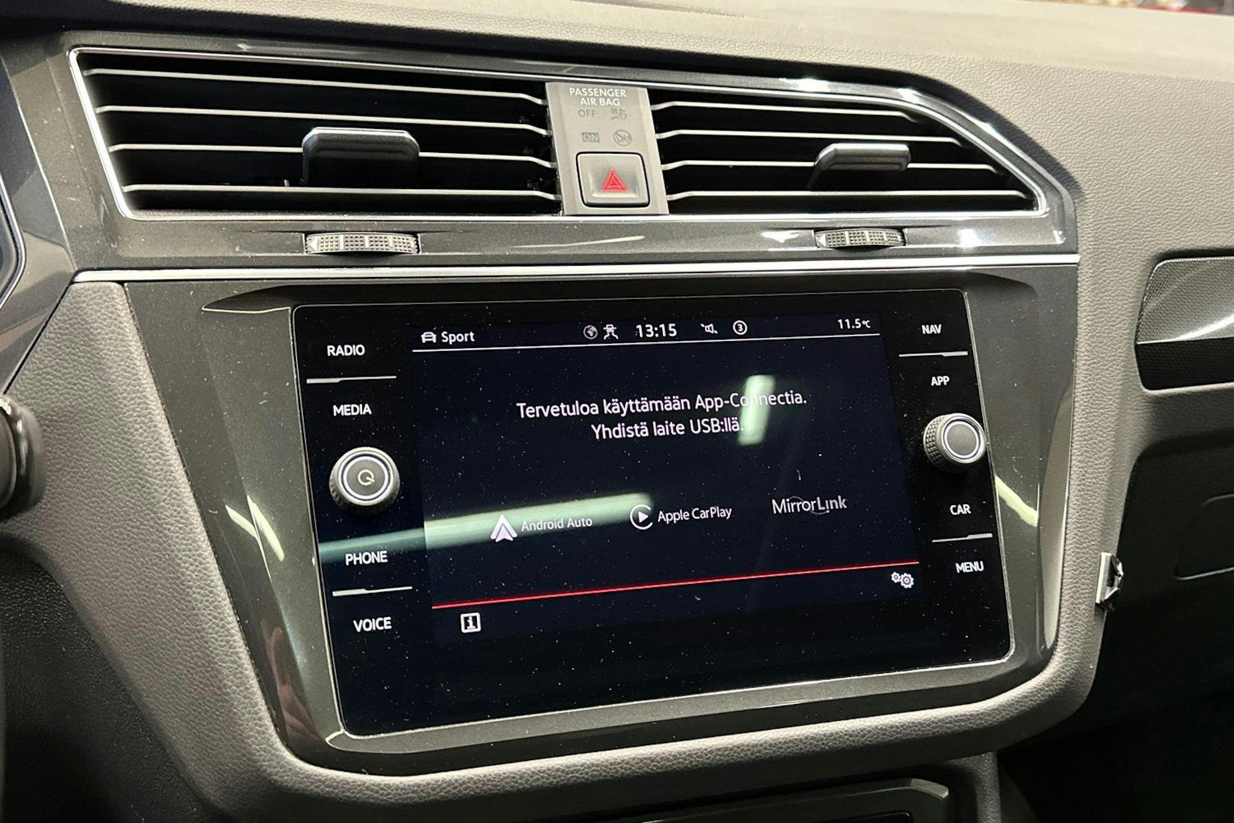musta Volkswagen Tiguan 2021 kuva 22.