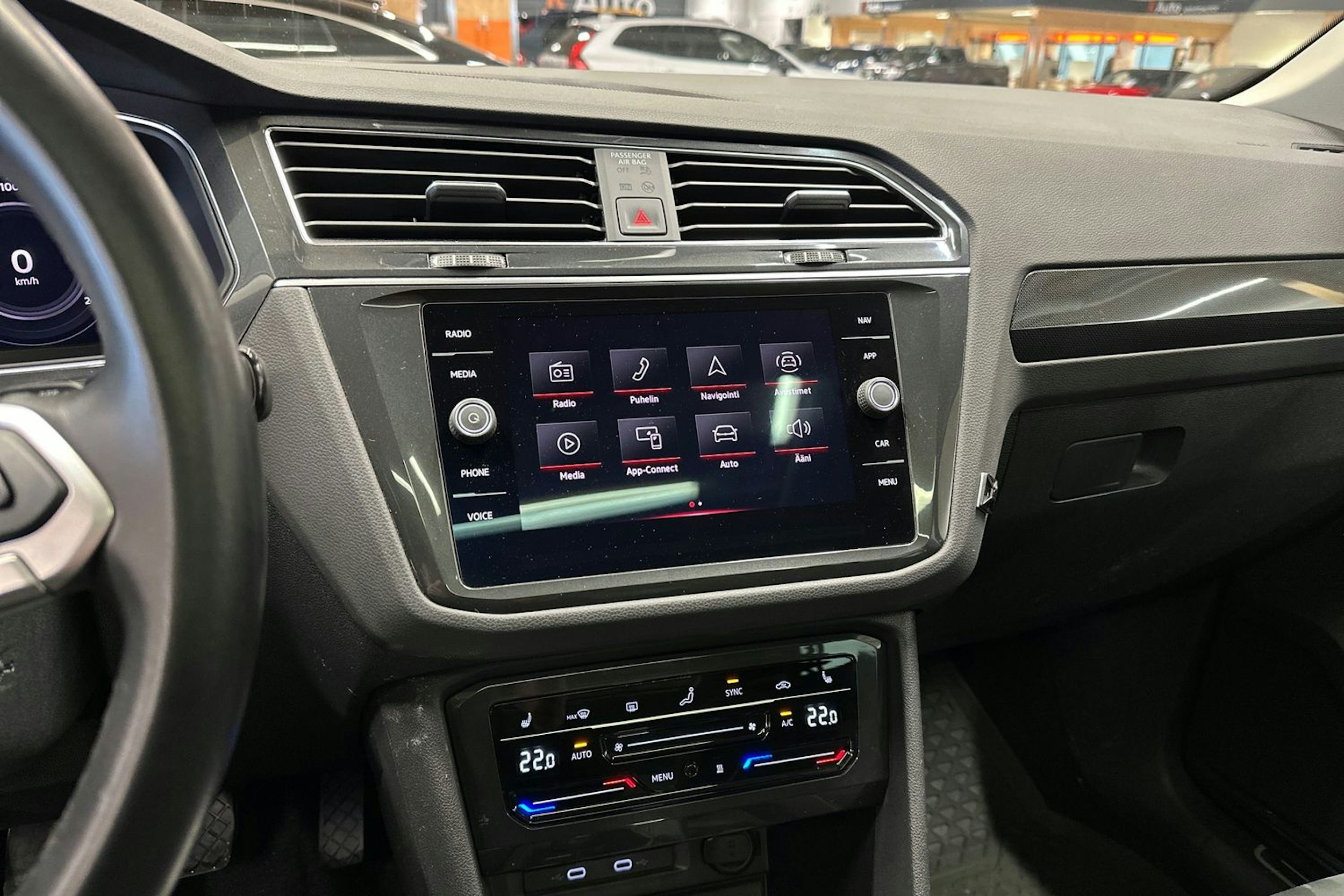 musta Volkswagen Tiguan 2021 kuva 25.