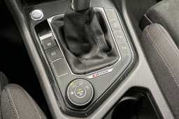musta Volkswagen Tiguan 2021 kuva 26.