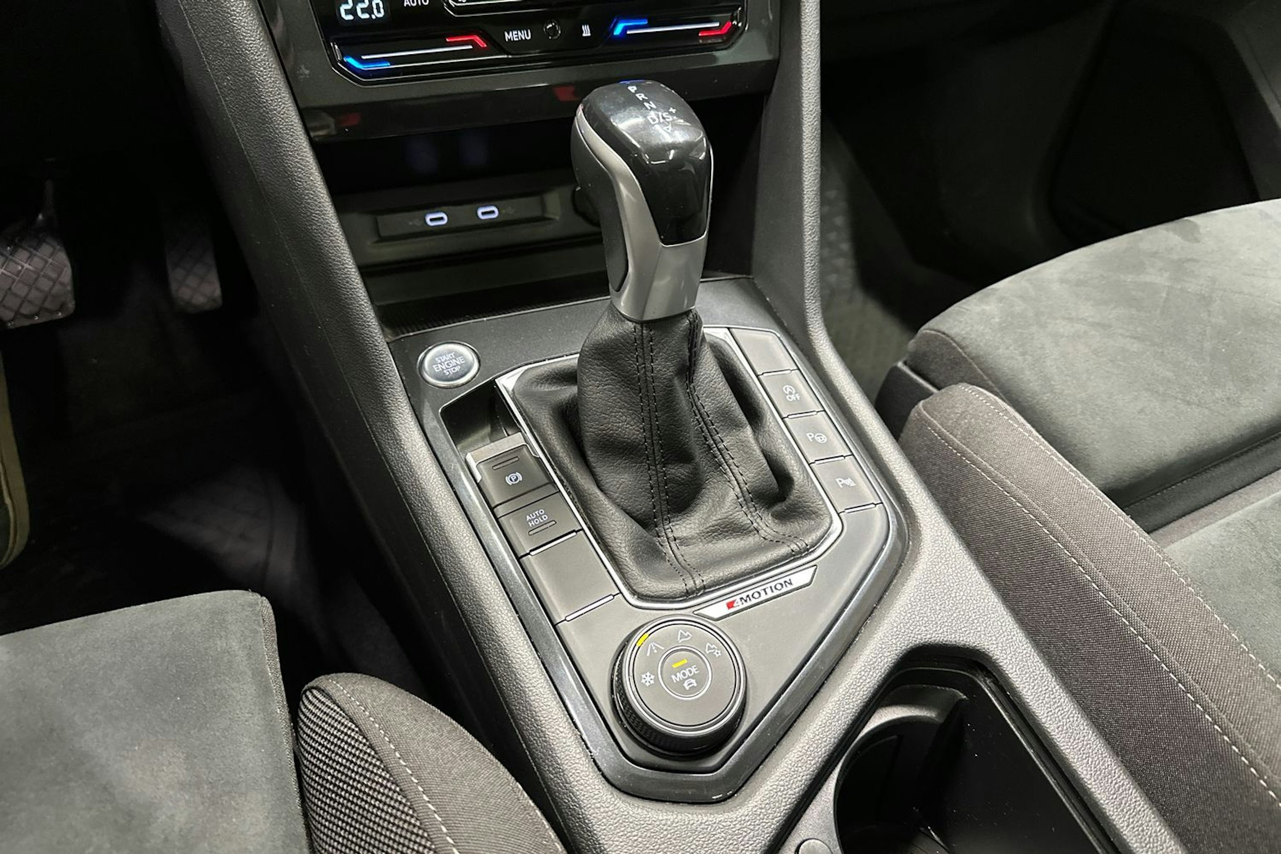 musta Volkswagen Tiguan 2021 kuva 27.