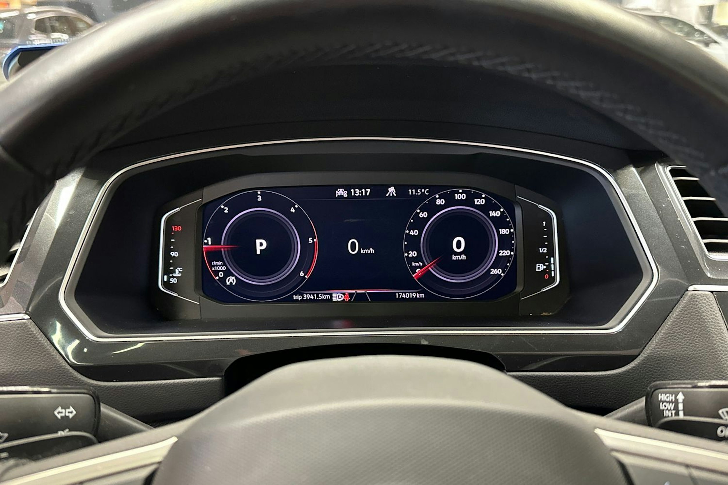 musta Volkswagen Tiguan 2021 kuva 29.