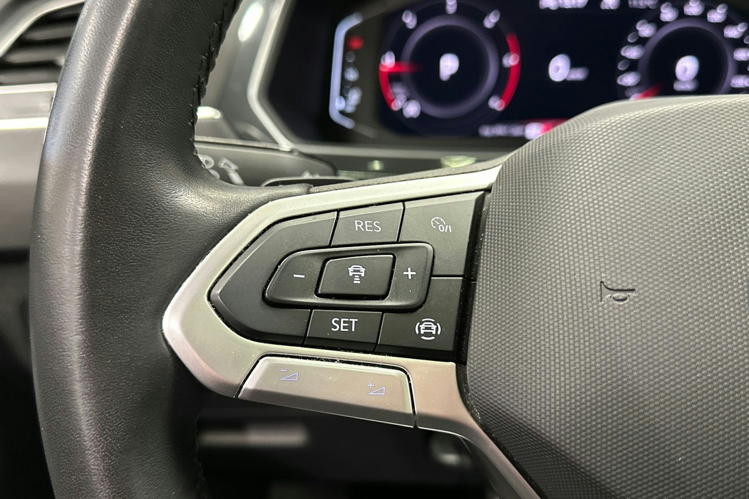 musta Volkswagen Tiguan 2021 kuva 30.