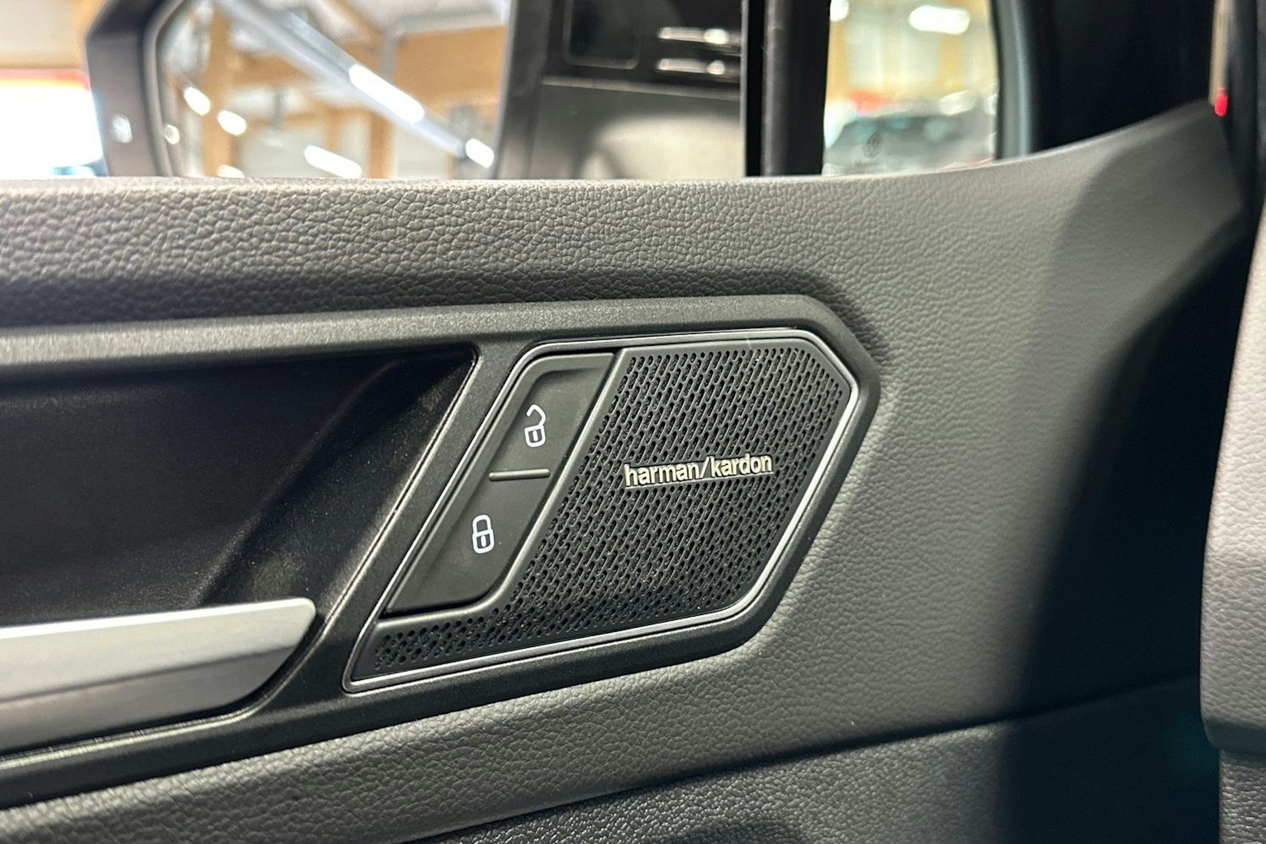 musta Volkswagen Tiguan 2021 kuva 33.