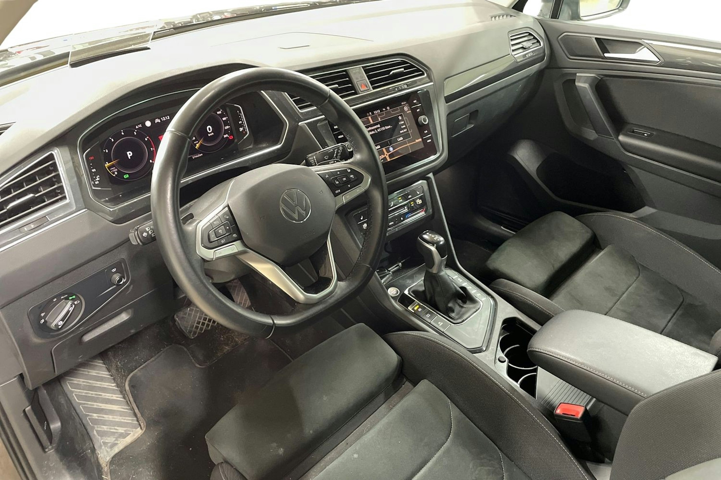 Musta Volkswagen Tiguan 2021 kuva 3.