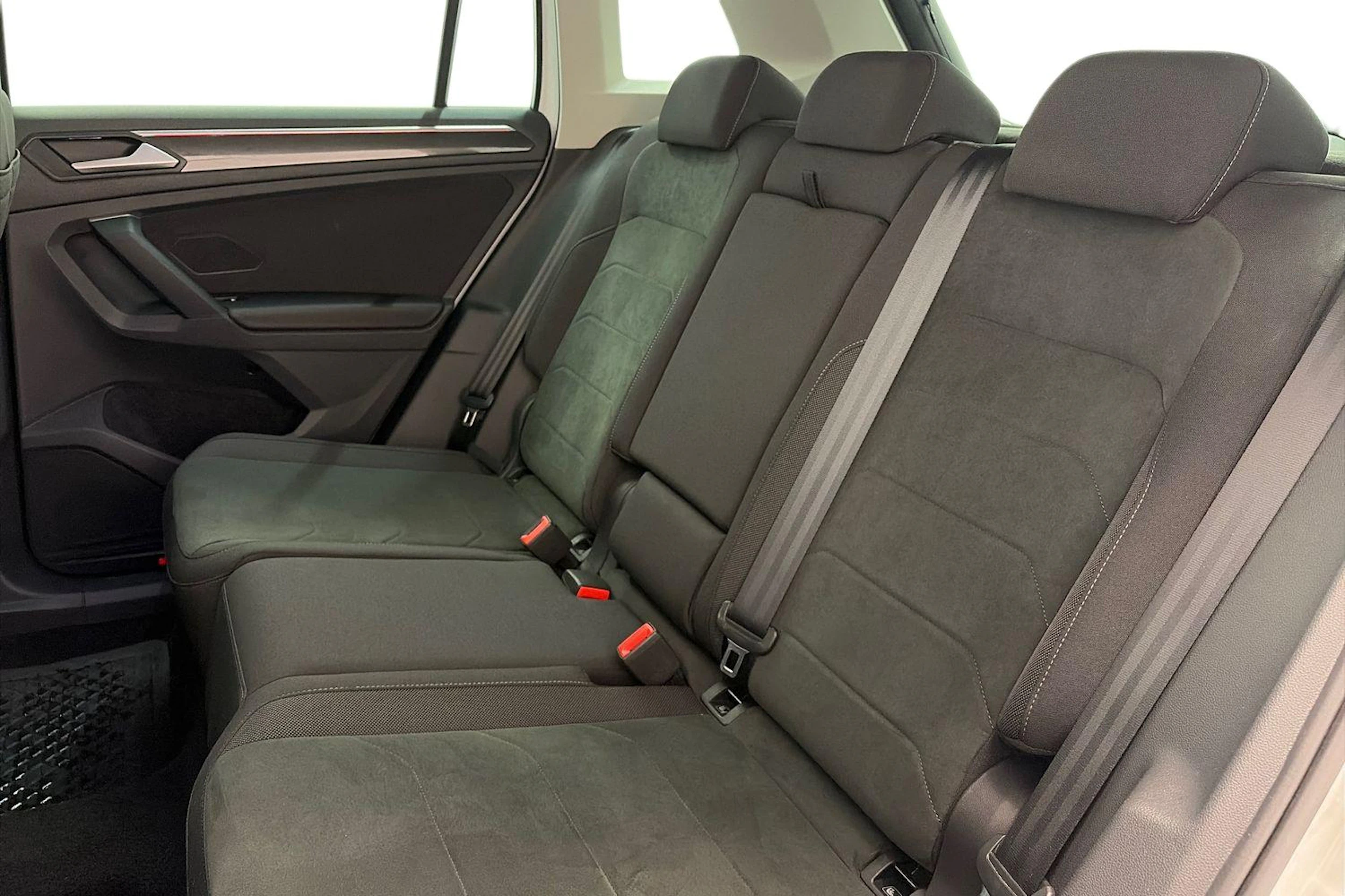 valkoinen Volkswagen Tiguan 2021 kuva 8.