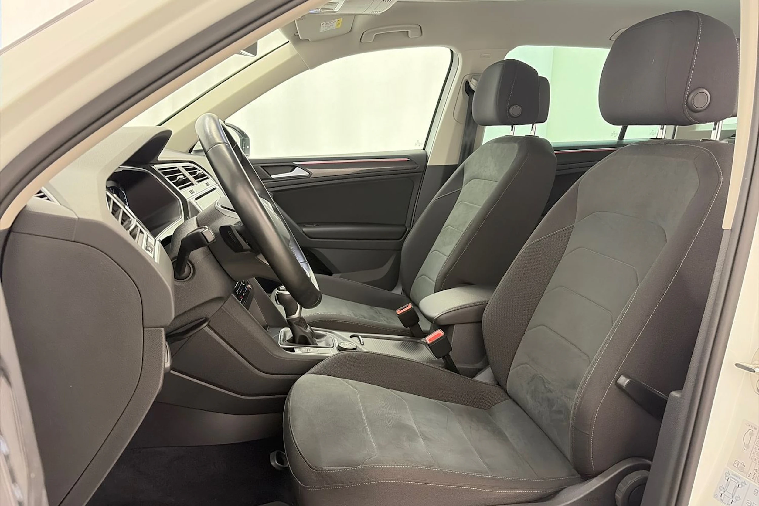 valkoinen Volkswagen Tiguan 2021 kuva 13.