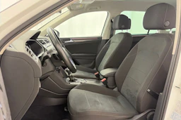 valkoinen Volkswagen Tiguan 2021 kuva 13.